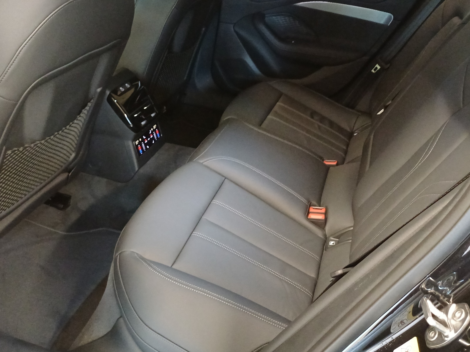AUDI A6 Avant TFSI quattro 270 kW S tronic-image-11