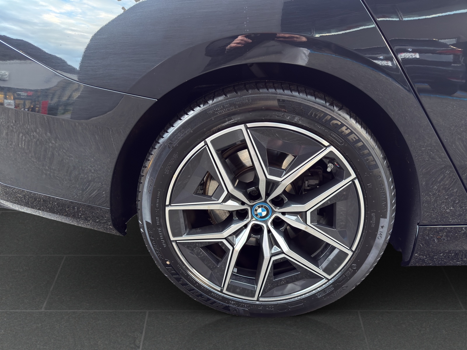 BMW 530e xDrive M Sport Steptronic-image-11