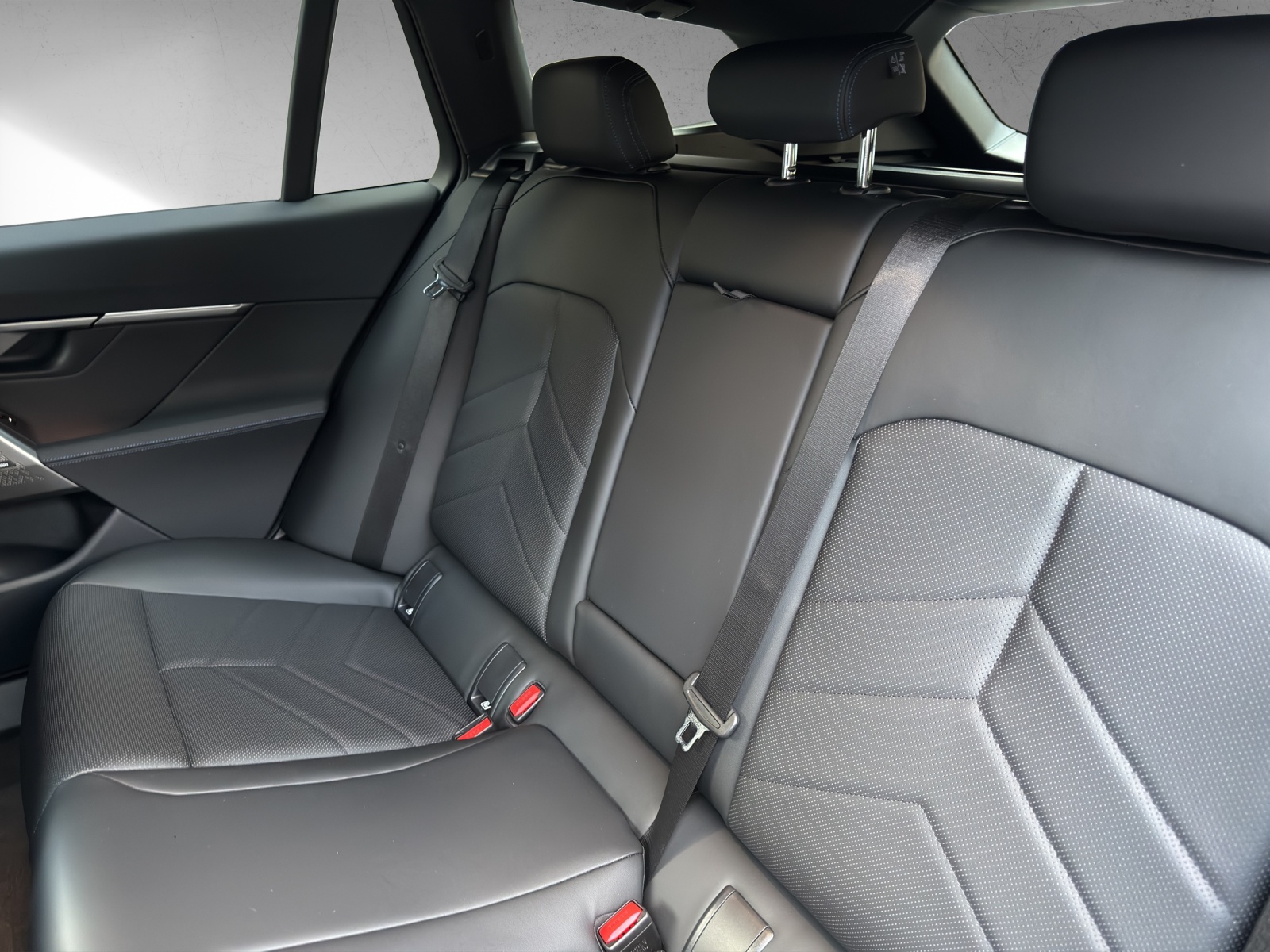 BMW 530e xDrive M Sport Steptronic-image-17