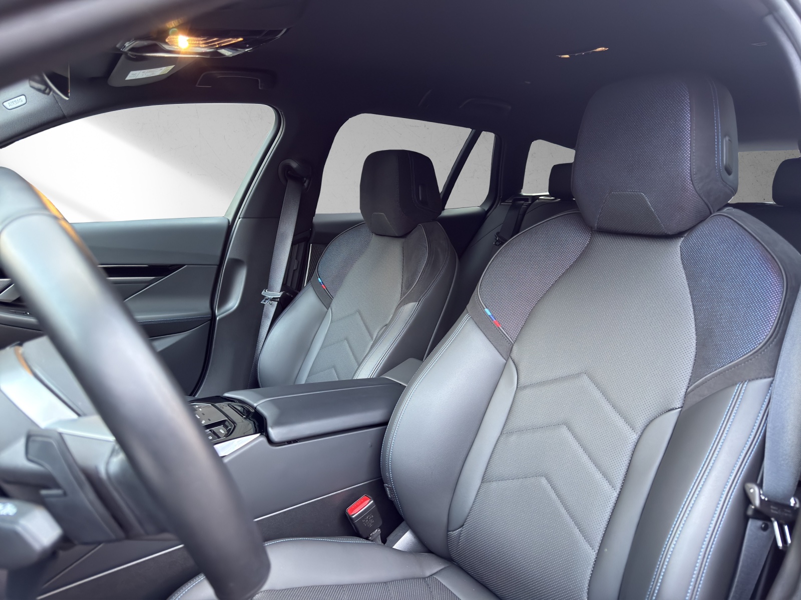BMW 530e xDrive M Sport Steptronic-image-16