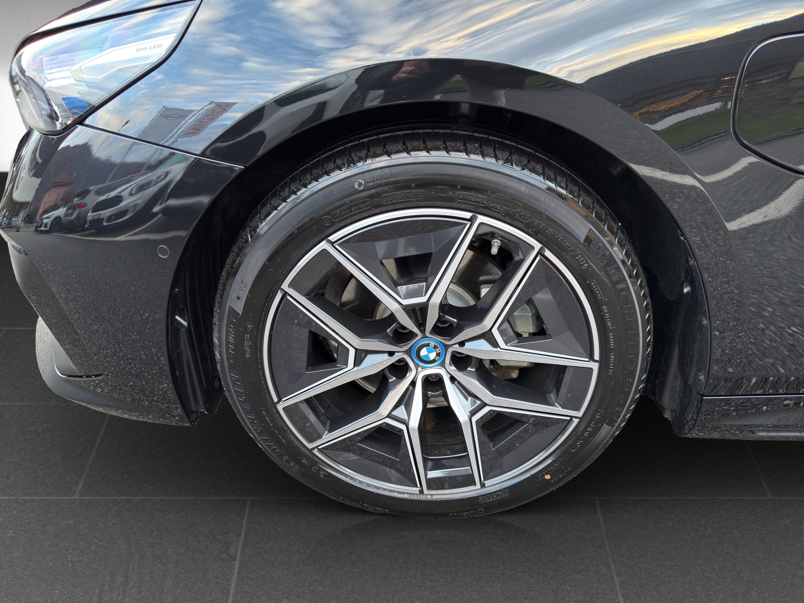 BMW 530e xDrive M Sport Steptronic-image-9