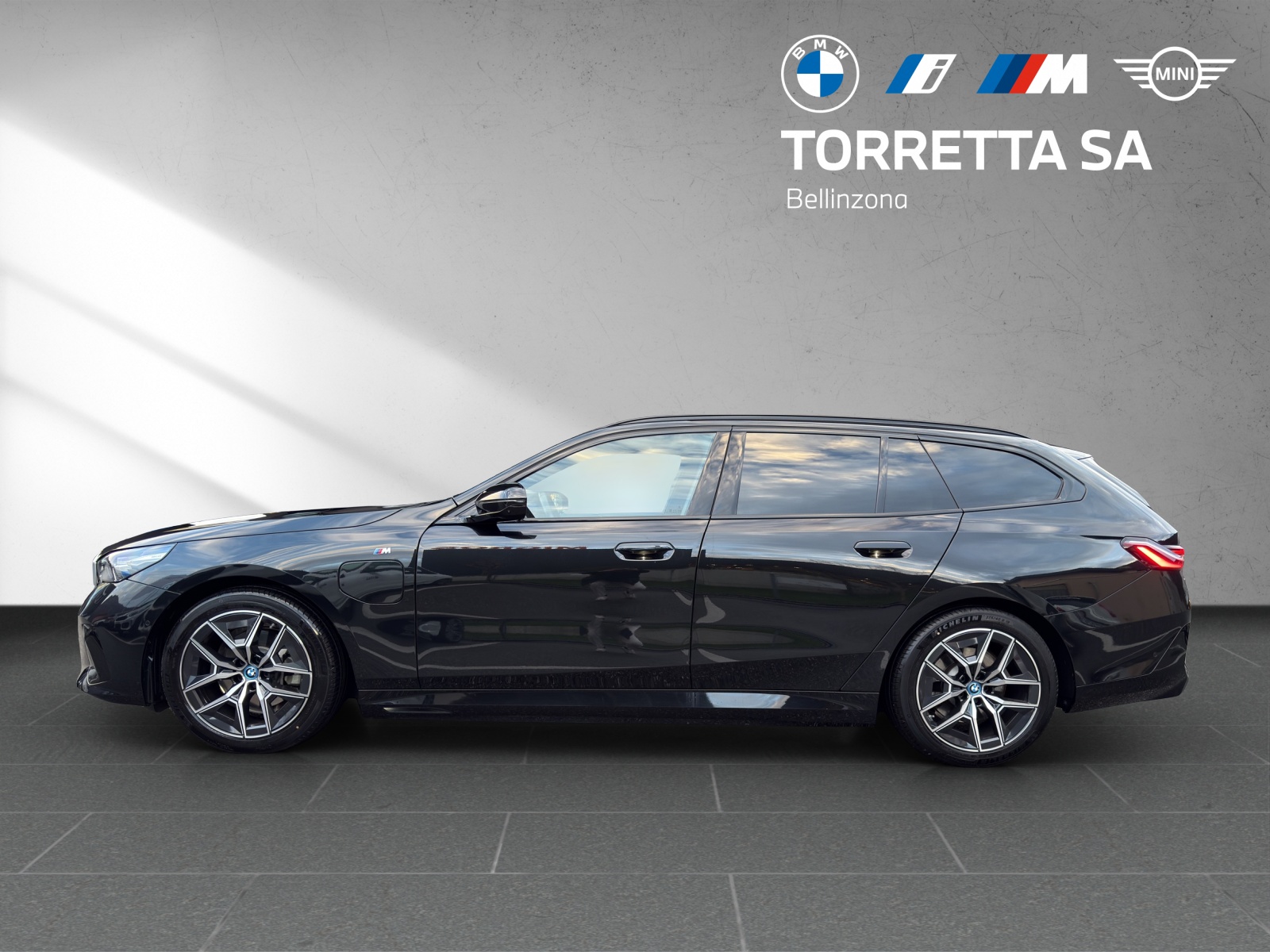 BMW 530e xDrive M Sport Steptronic-image-2