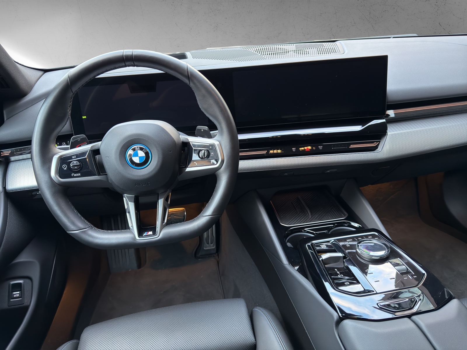 BMW 530e xDrive M Sport Steptronic-image-14