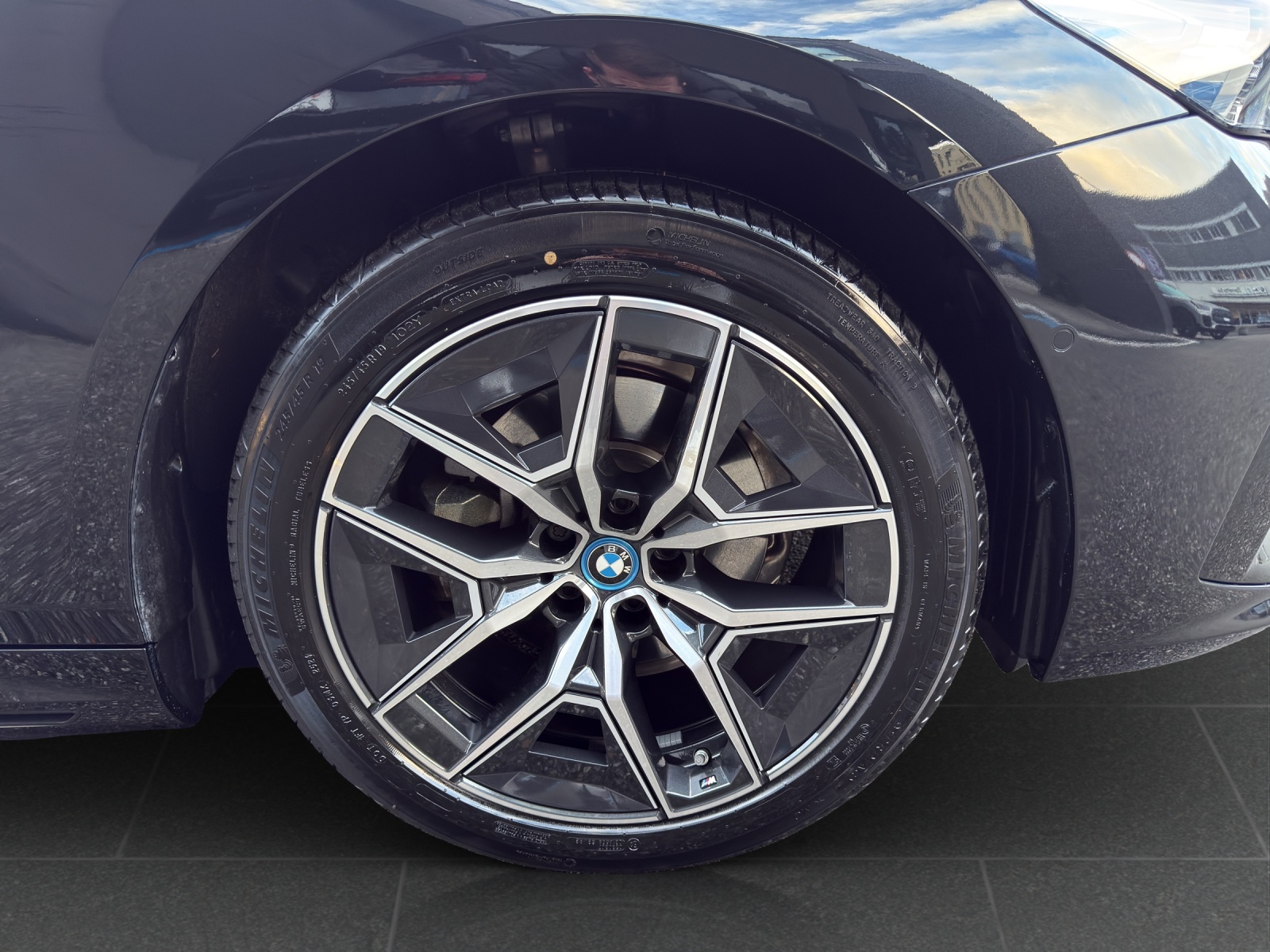 BMW 530e xDrive M Sport Steptronic-image-10