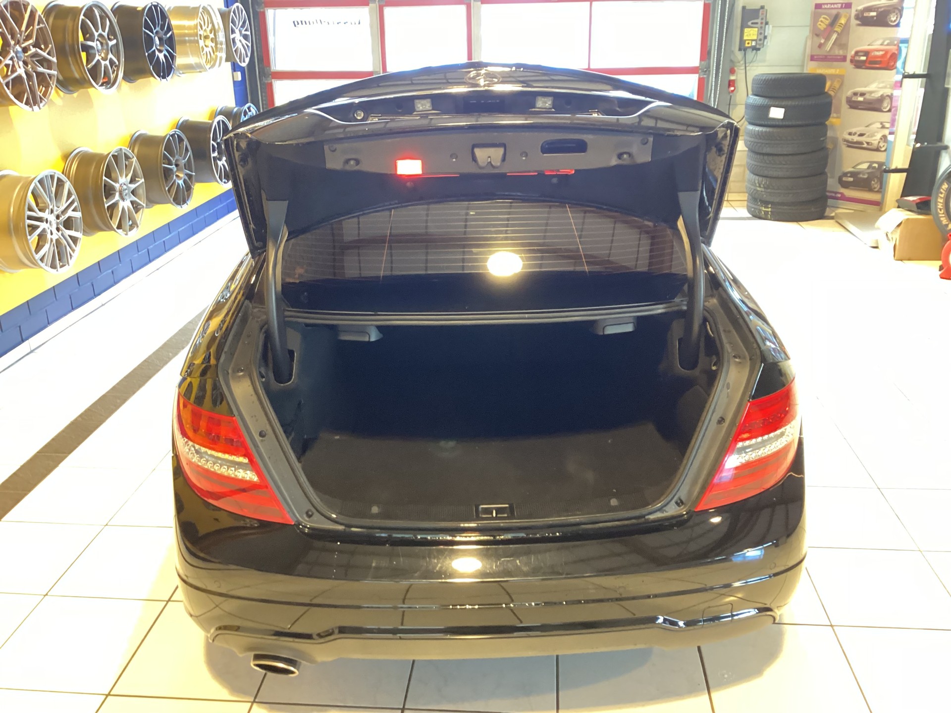 MERCEDES-BENZ C 180 Coupé !Frisch ab Service! Neue Bremsen vorne!-image-10