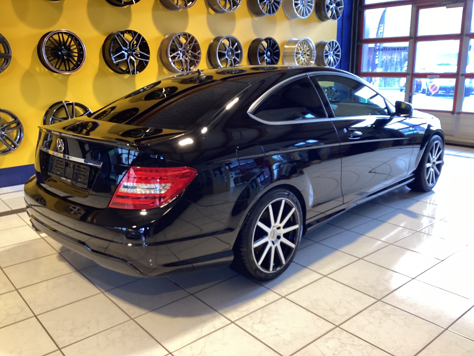 MERCEDES-BENZ C 180 Coupé !Frisch ab Service! Neue Bremsen vorne!-image-3
