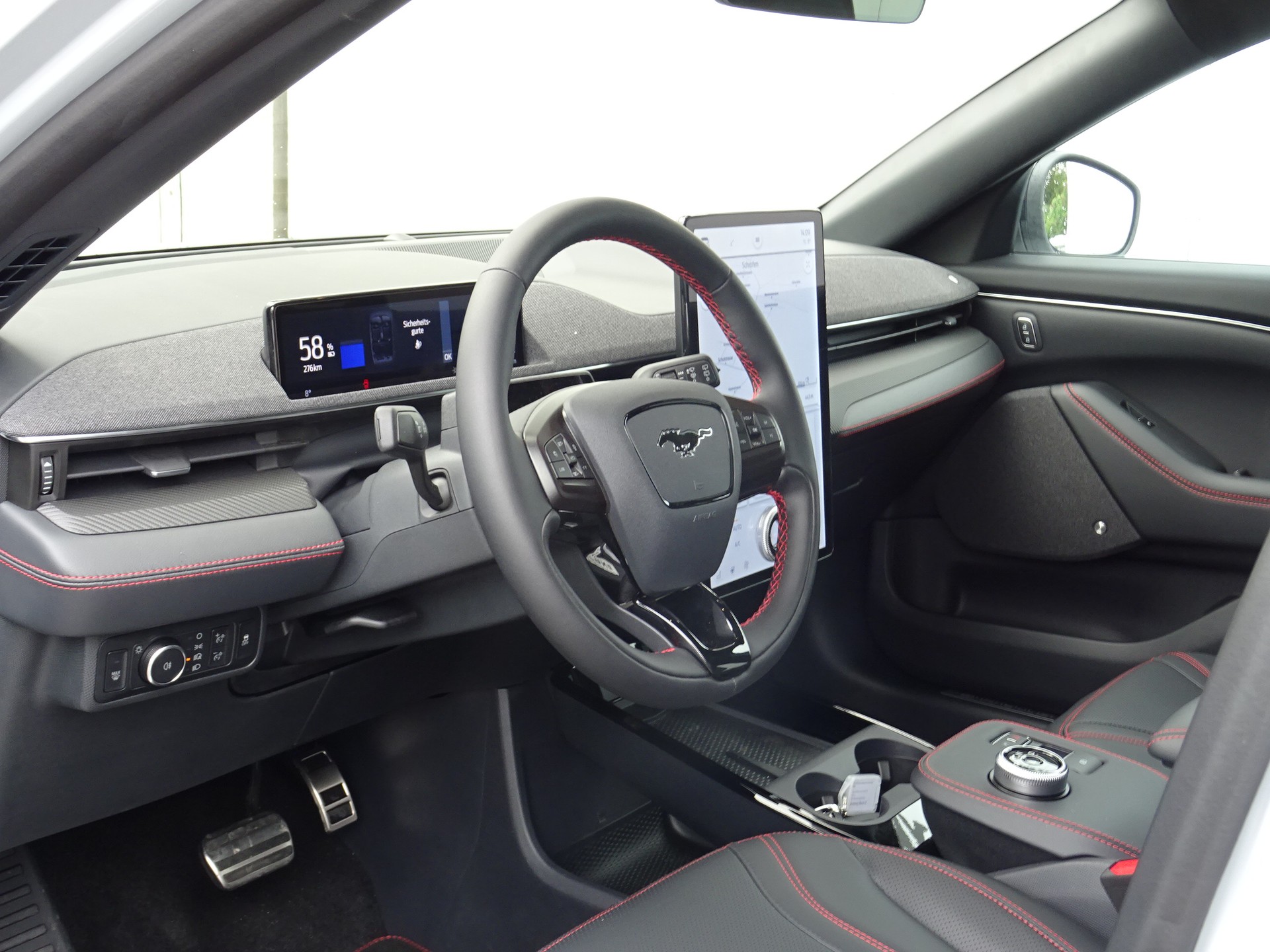 FORD Mustang Mach-E Extended AWD-image-8