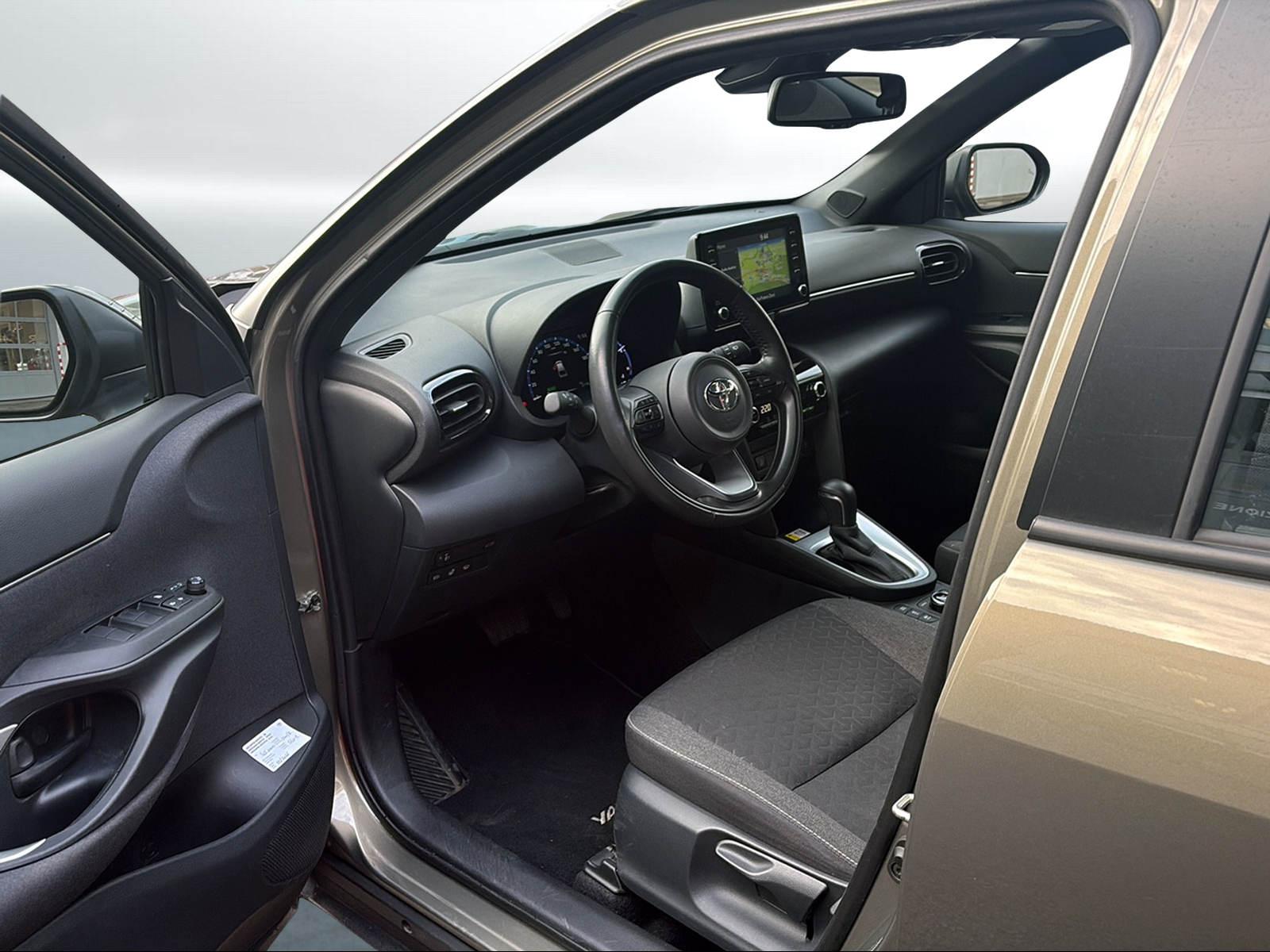 TOYOTA Yaris Cross 1.5 VVT-i HSD Trend AWD-i-image-4