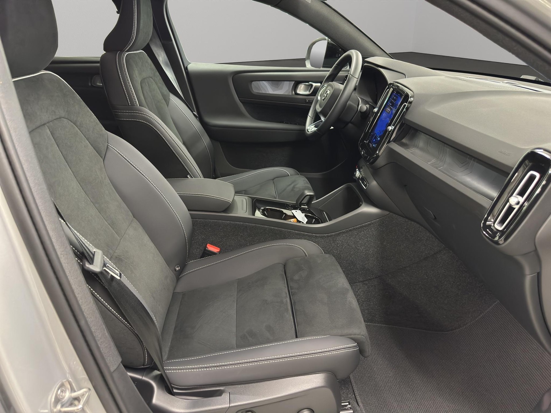 VOLVO C40 P8 Twin Recharge Ultimate AWD-image-3
