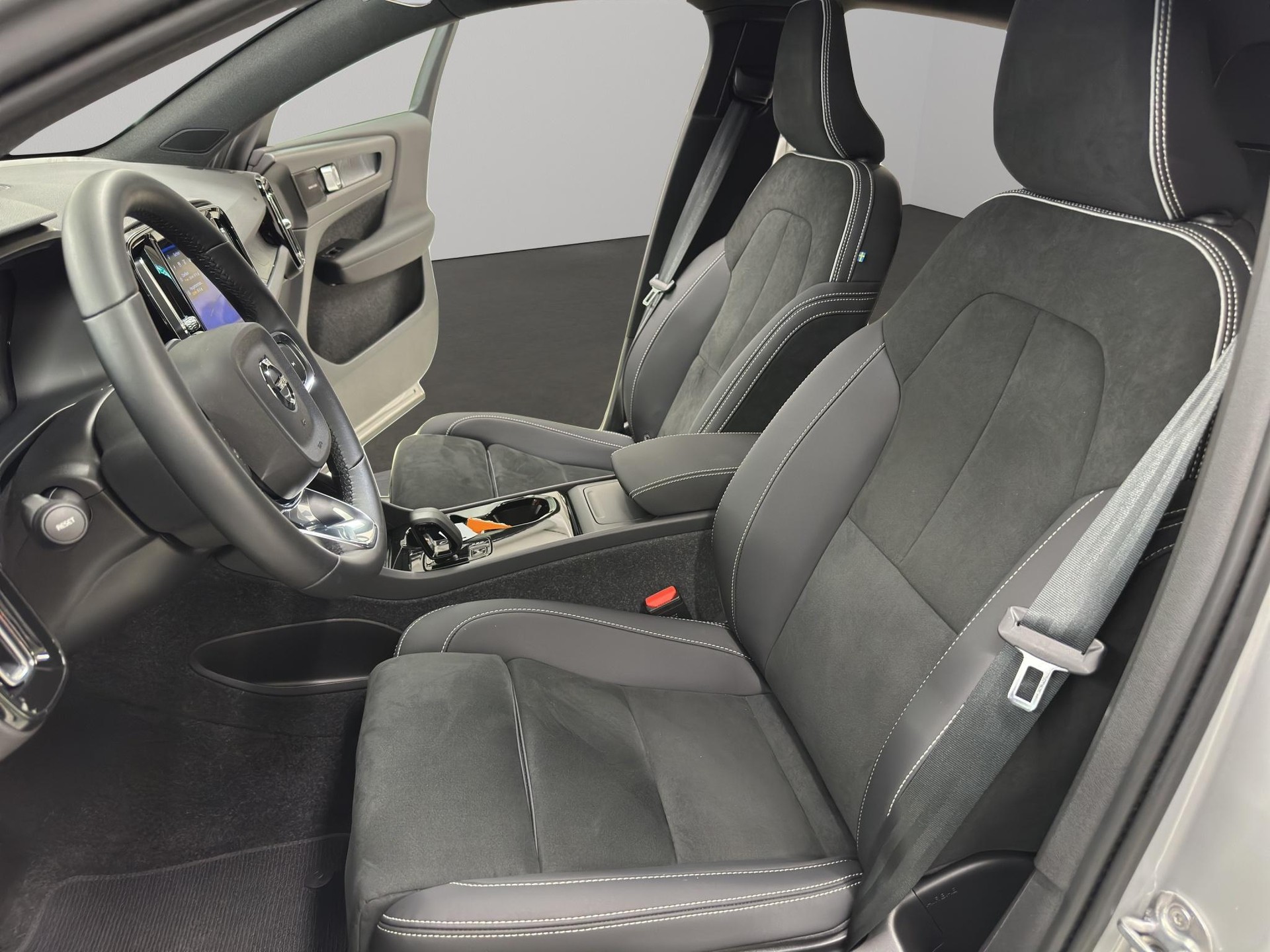 VOLVO C40 P8 Twin Recharge Ultimate AWD-image-2