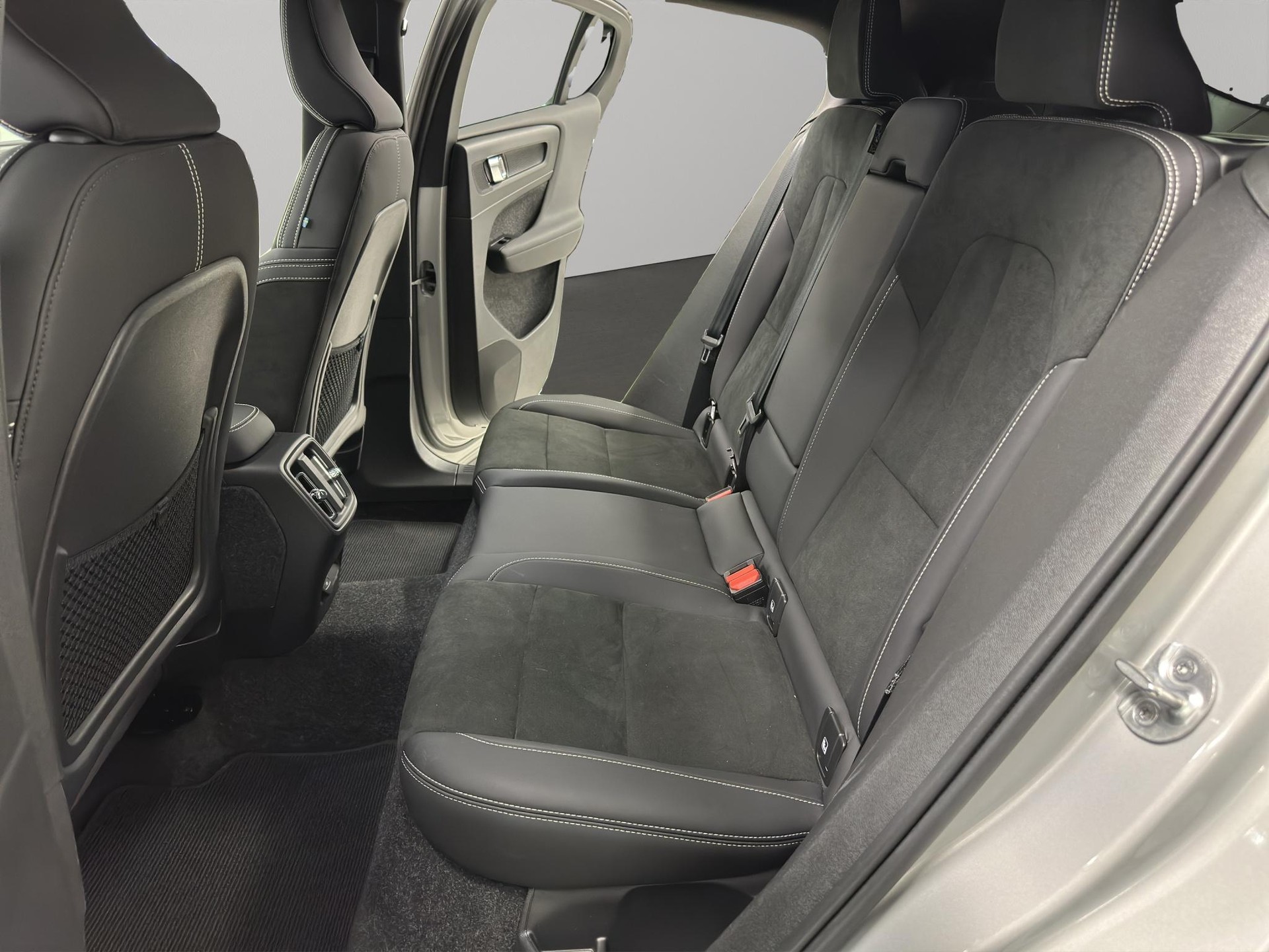 VOLVO C40 P8 Twin Recharge Ultimate AWD-image-9
