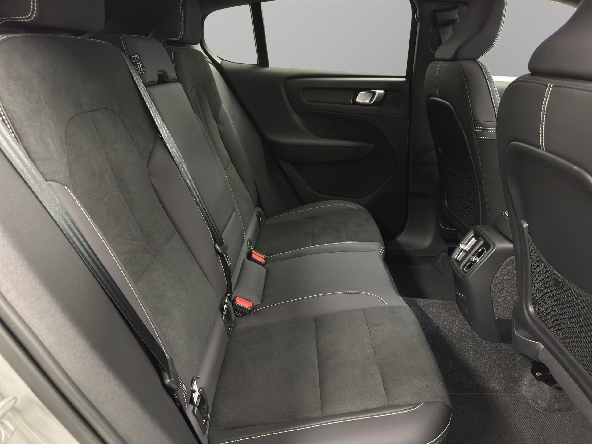 VOLVO C40 P8 Twin Recharge Ultimate AWD-image-10