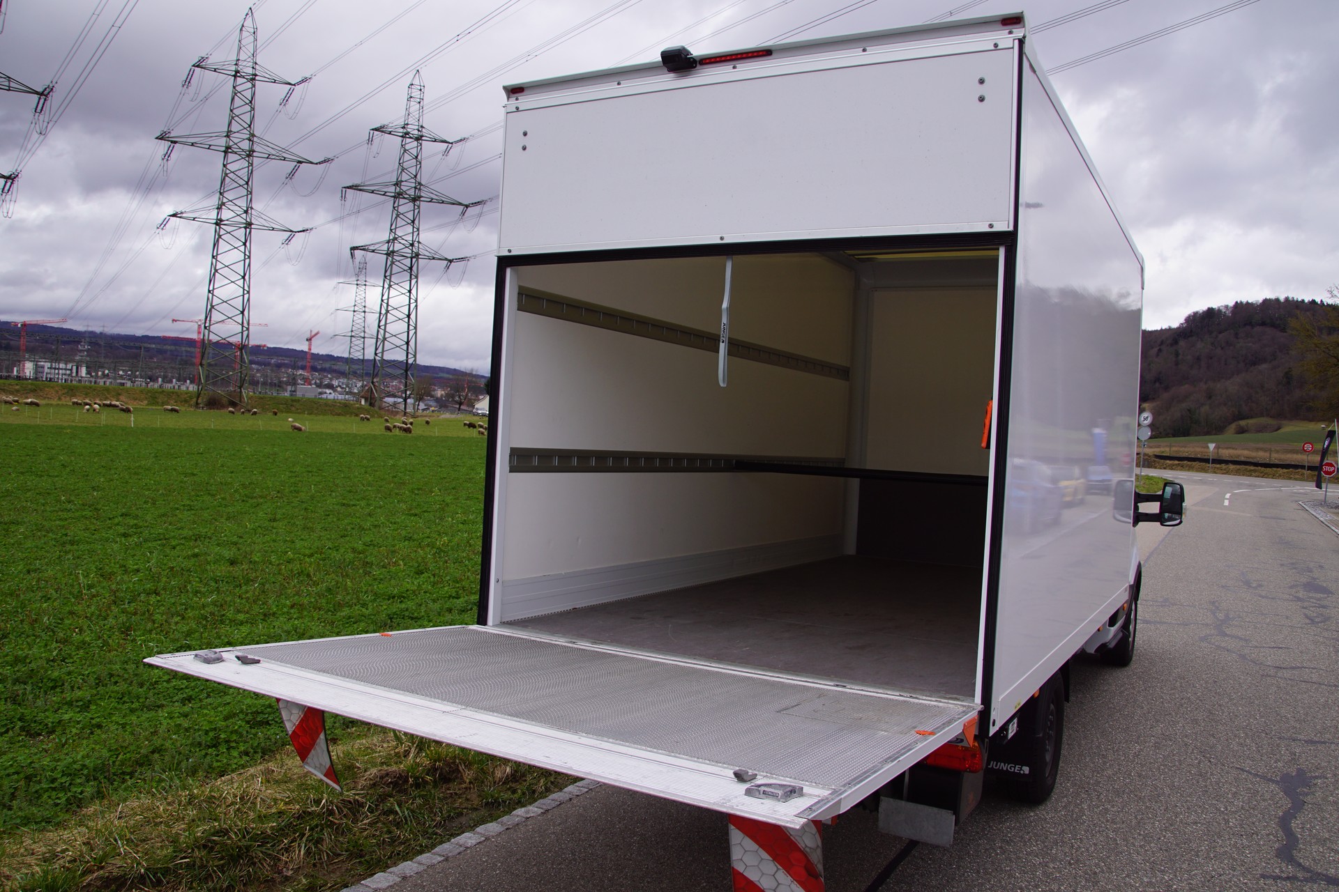 FORD Transit 350 L4 Trend 2.0 TDCi FWD Koffer mit Hebebühne-image-4