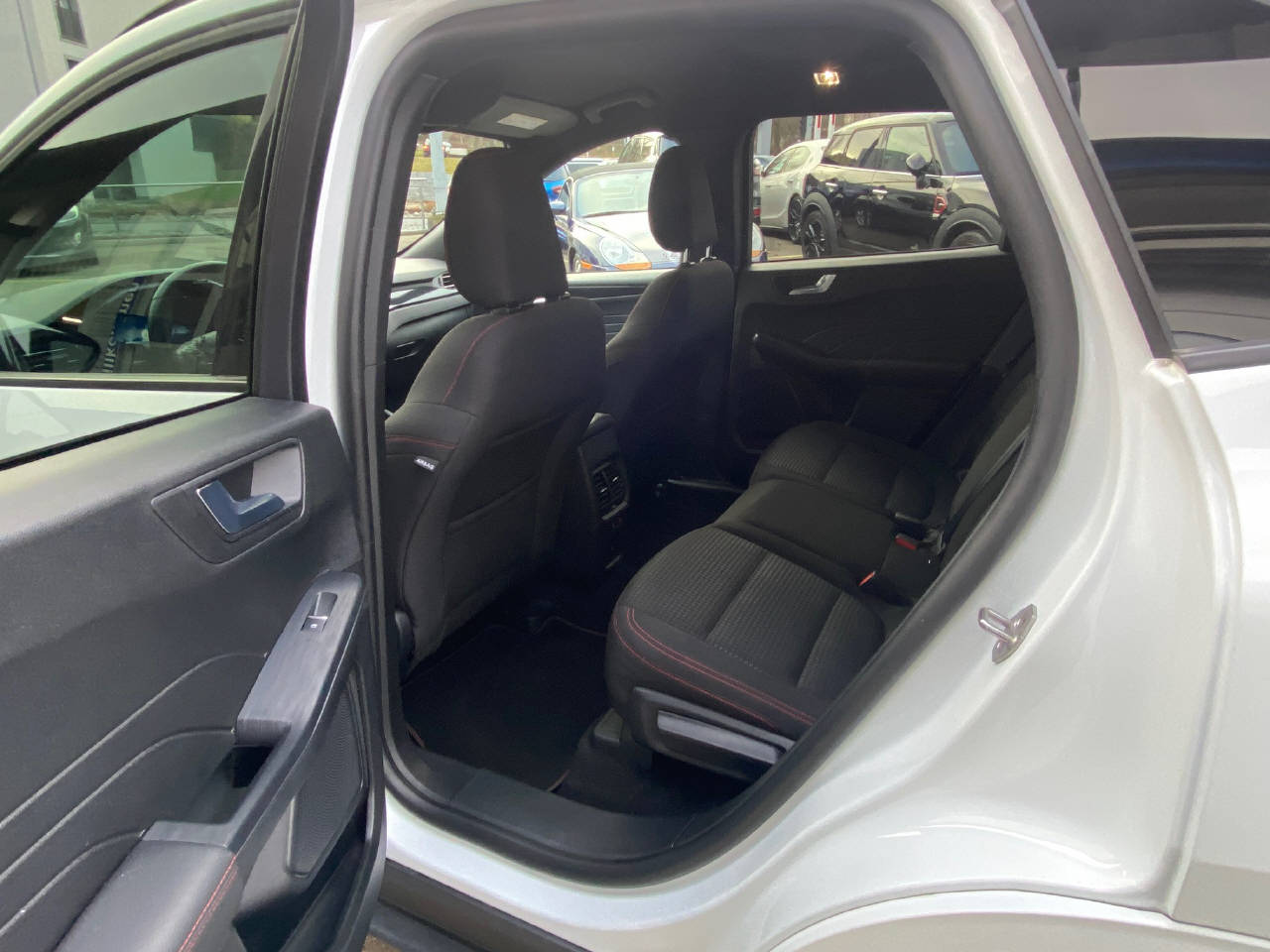 FORD Kuga 2.5 Plug-in Hybrid ST-Line-image-8