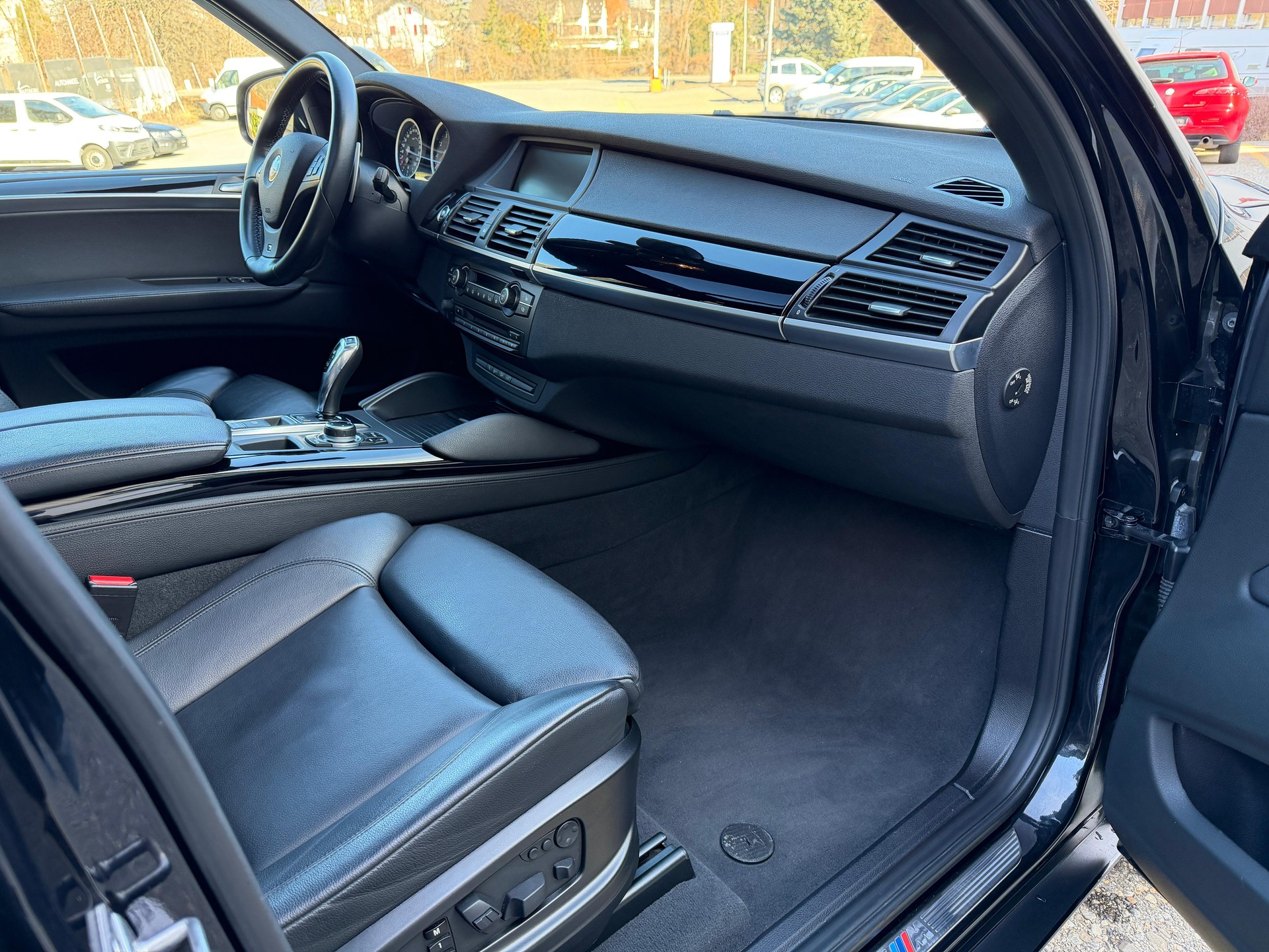 BMW X5M-image-5