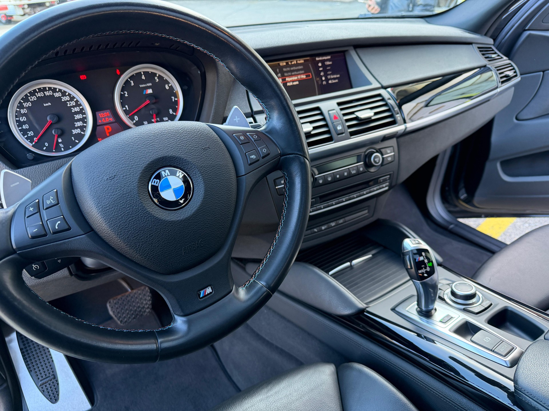 BMW X5M-image-6