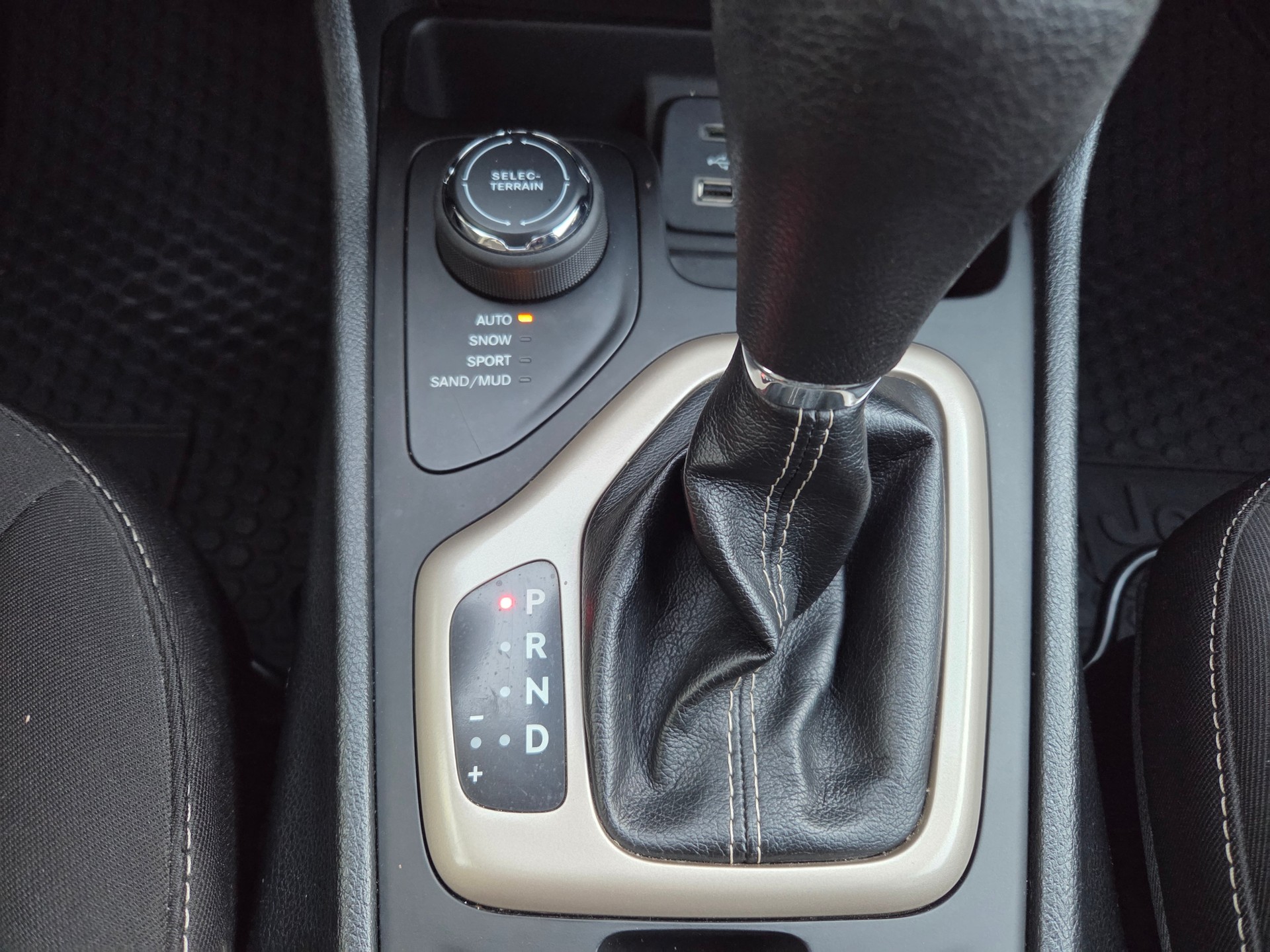 JEEP Cherokee 3.2 Limited AWD 9ATX-image-18
