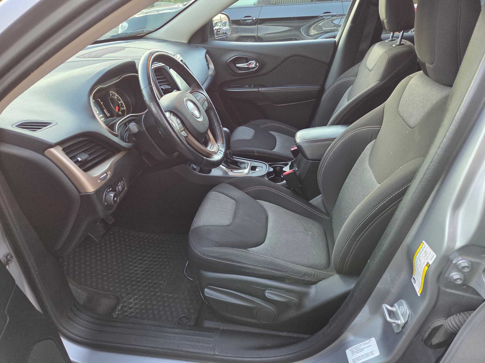 JEEP Cherokee 3.2 Limited AWD 9ATX-image-9