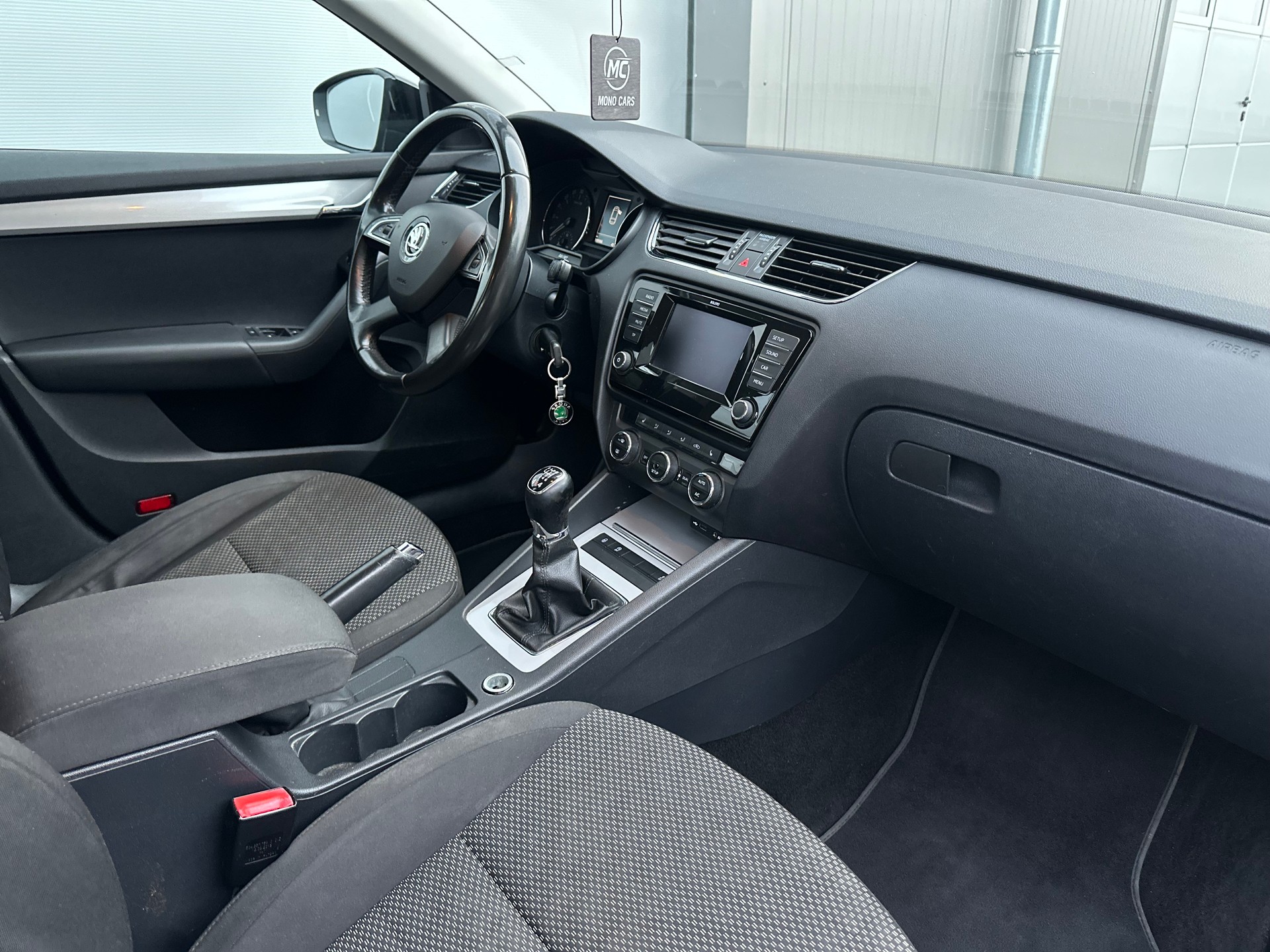 SKODA Octavia Combi 1.6 TDI Ambition 4x4-image-5