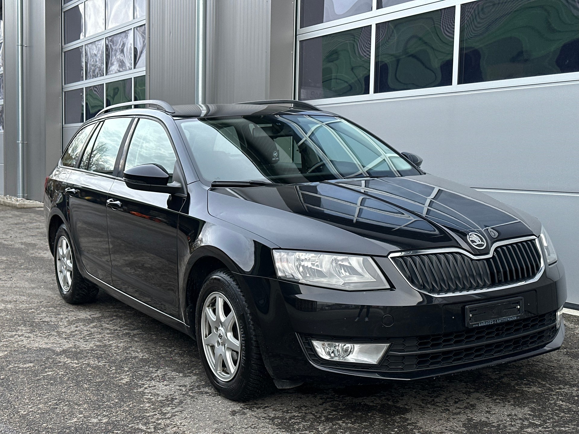 SKODA Octavia Combi 1.6 TDI Ambition 4x4-image-3