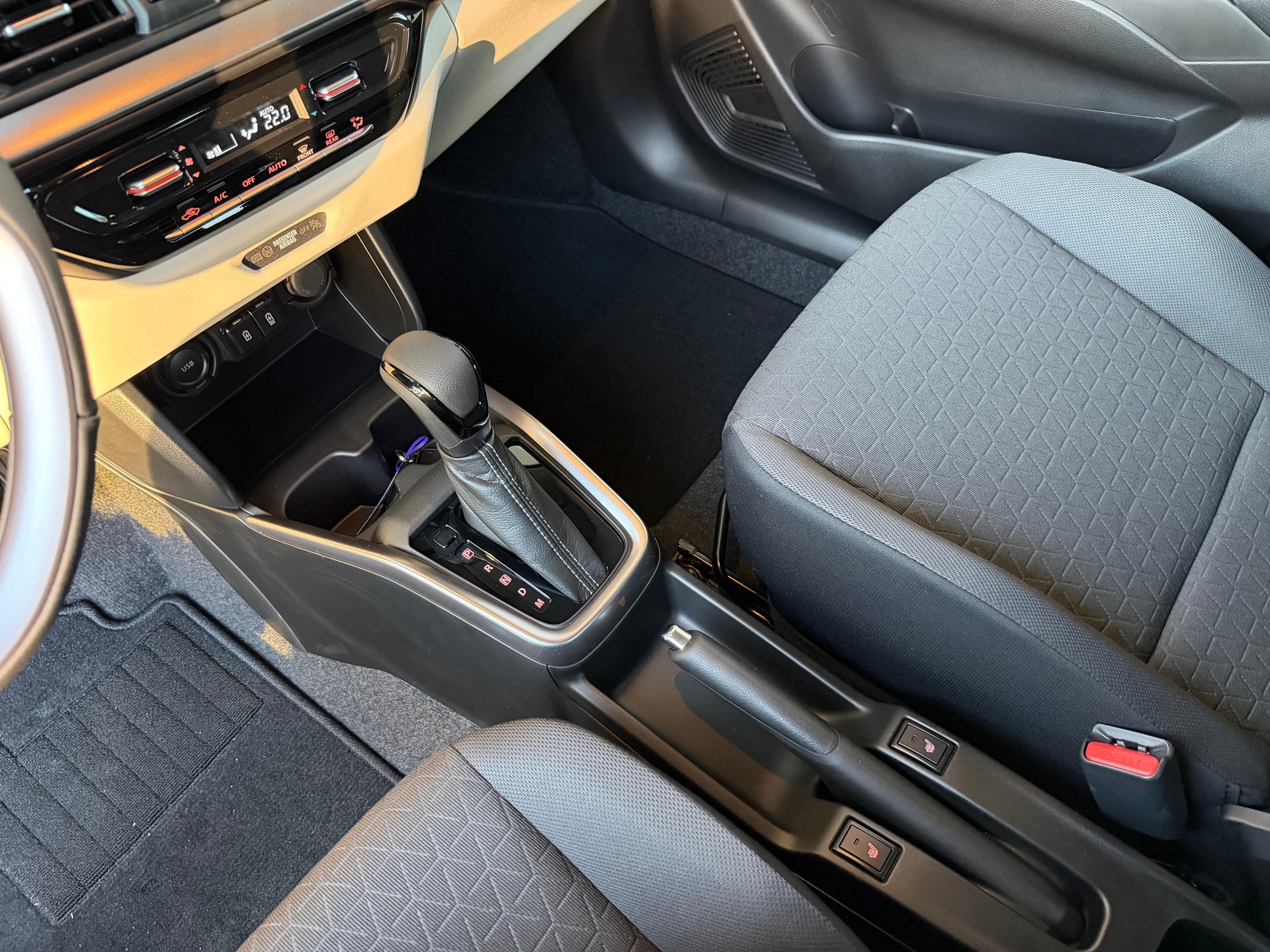 SUZUKI Swift 1.2 Sakura Top Hybrid-image-15