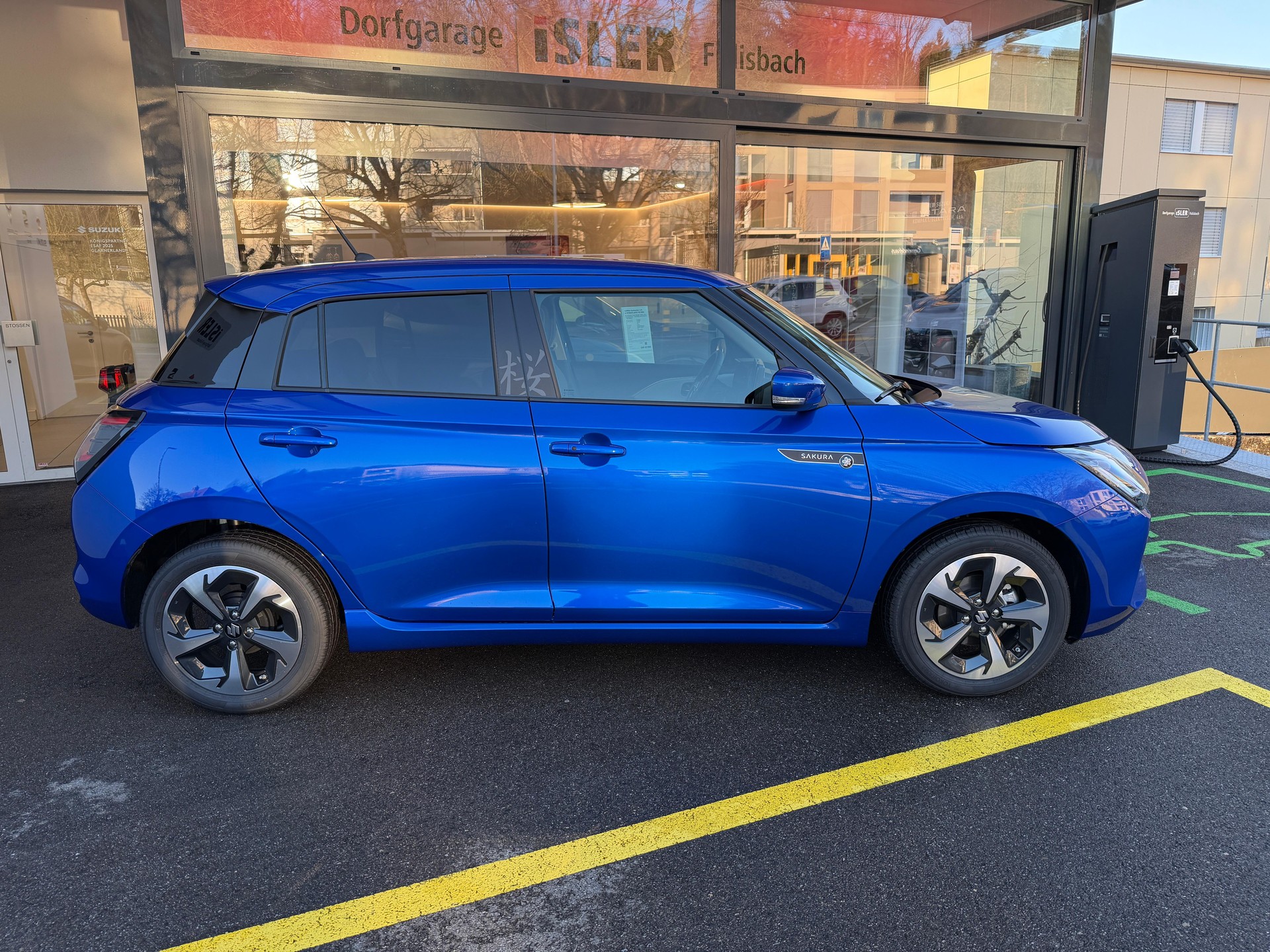 SUZUKI Swift 1.2 Sakura Top Hybrid-image-1