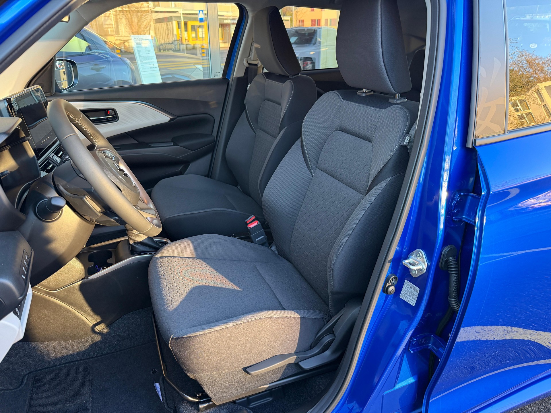 SUZUKI Swift 1.2 Sakura Top Hybrid-image-7