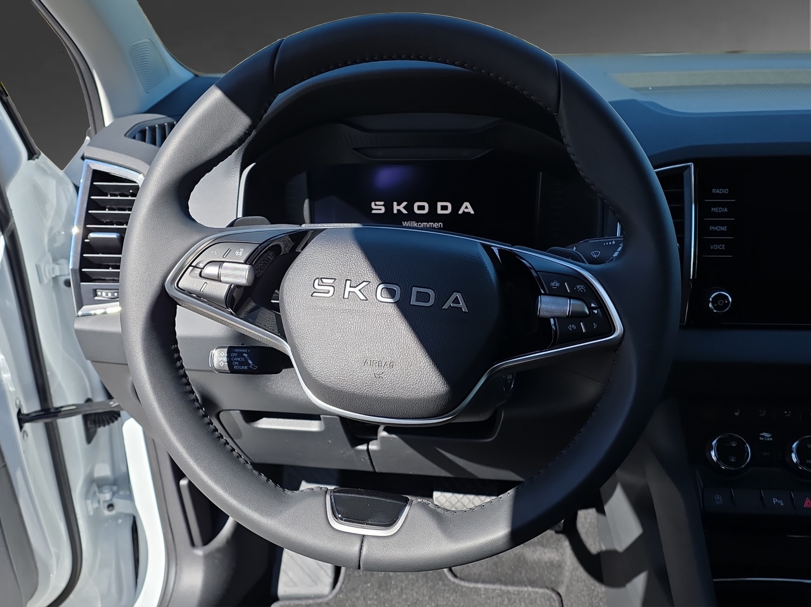 SKODA Karoq 2.0 TDI CR Dynamic 4x4 DSG-image-8