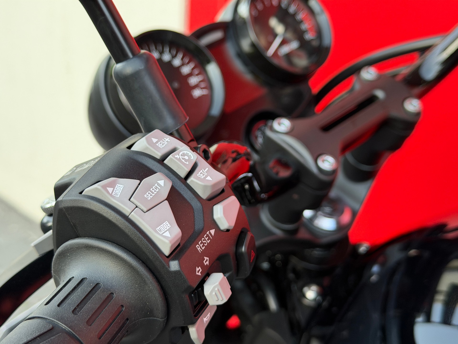 KAWASAKI Z 900 RS Black Ball Edition-image-11