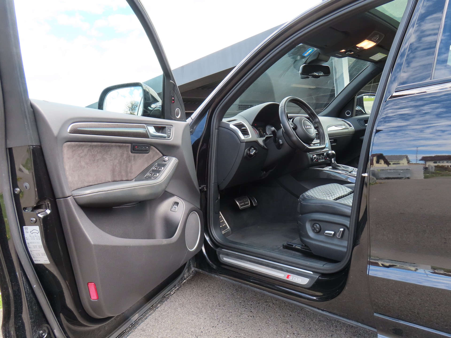 AUDI SQ5 3.0 TDI plus quattro tiptronic All Black(CH)-image-11