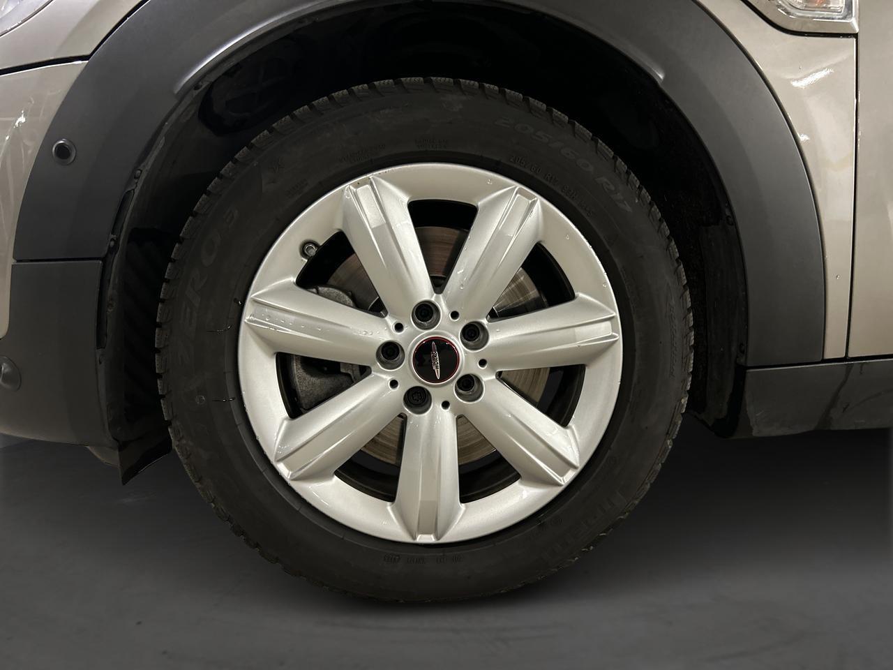 MINI Countryman Cooper SE ALL4-image-8
