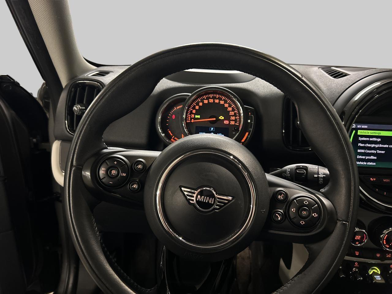 MINI Countryman Cooper SE ALL4-image-11