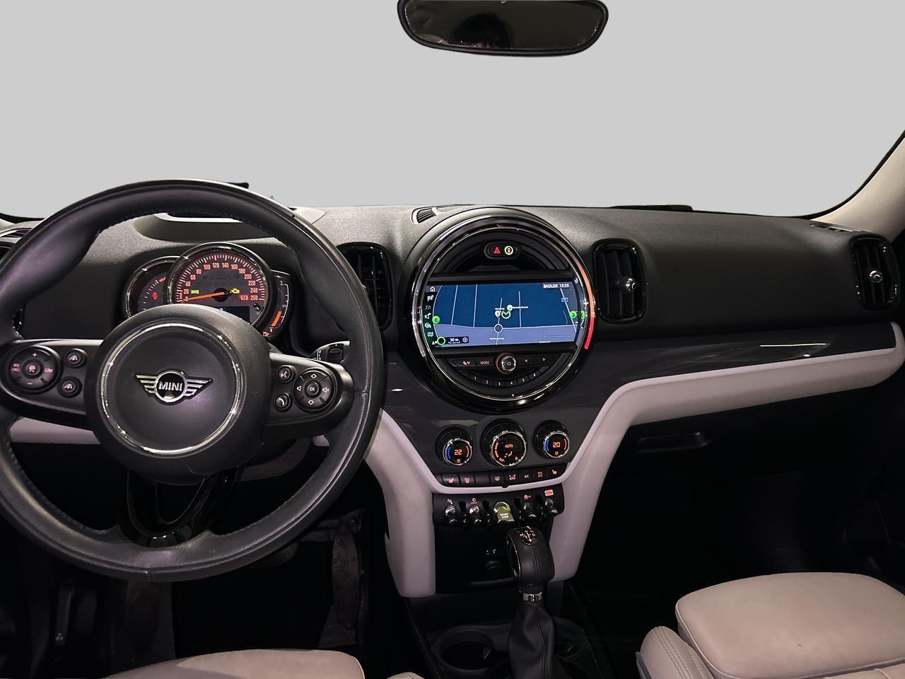 MINI Countryman Cooper SE ALL4-image-13