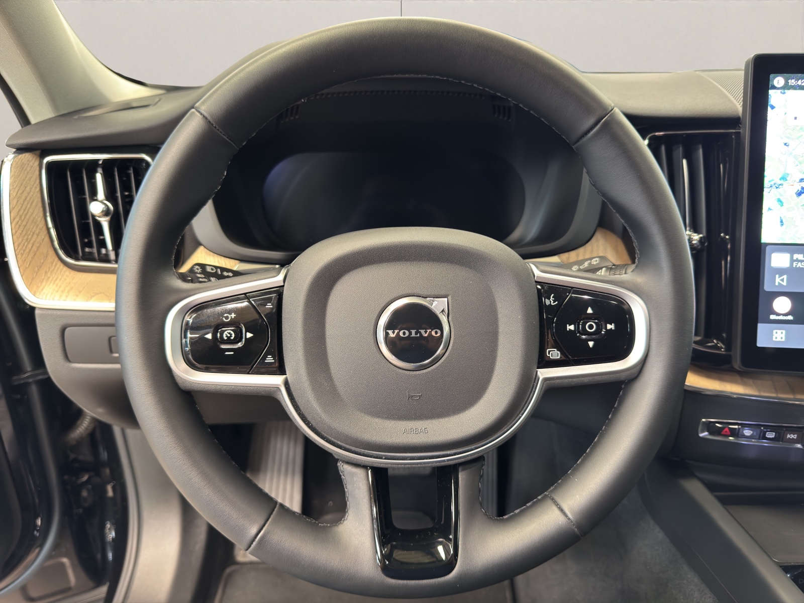 VOLVO XC60 2.0 T8 TE Plus Dark eAWD-image-8