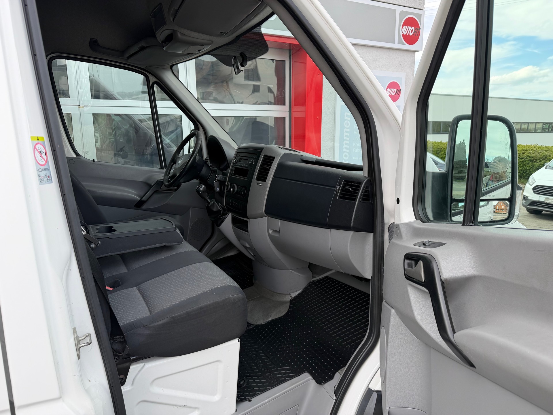VW Crafter 35 2.0 TDI CR-image-8