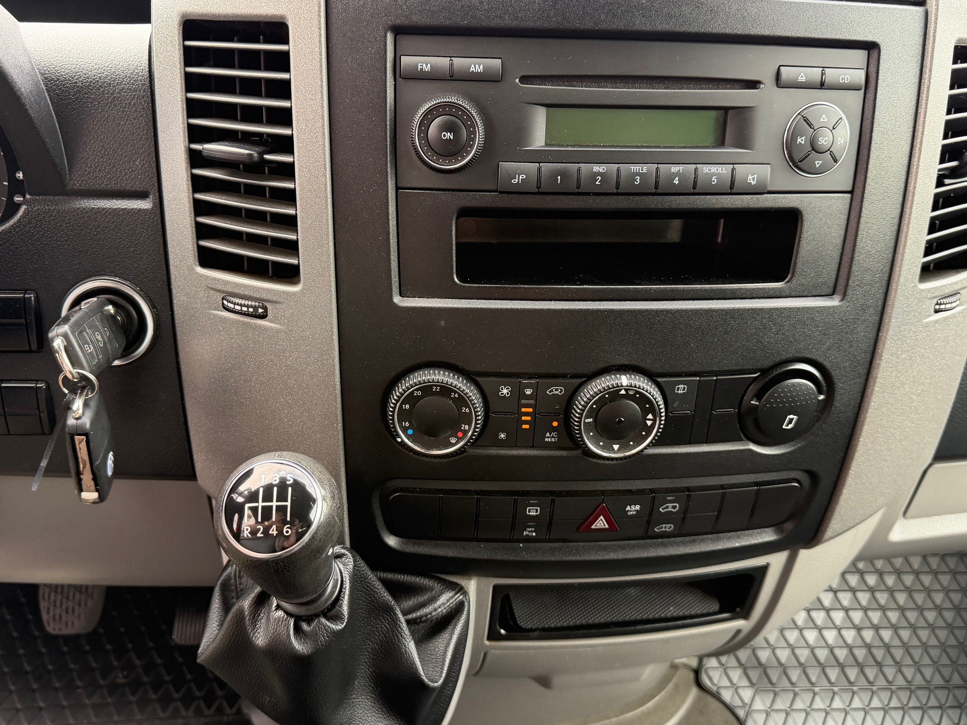 VW Crafter 35 2.0 TDI CR-image-10