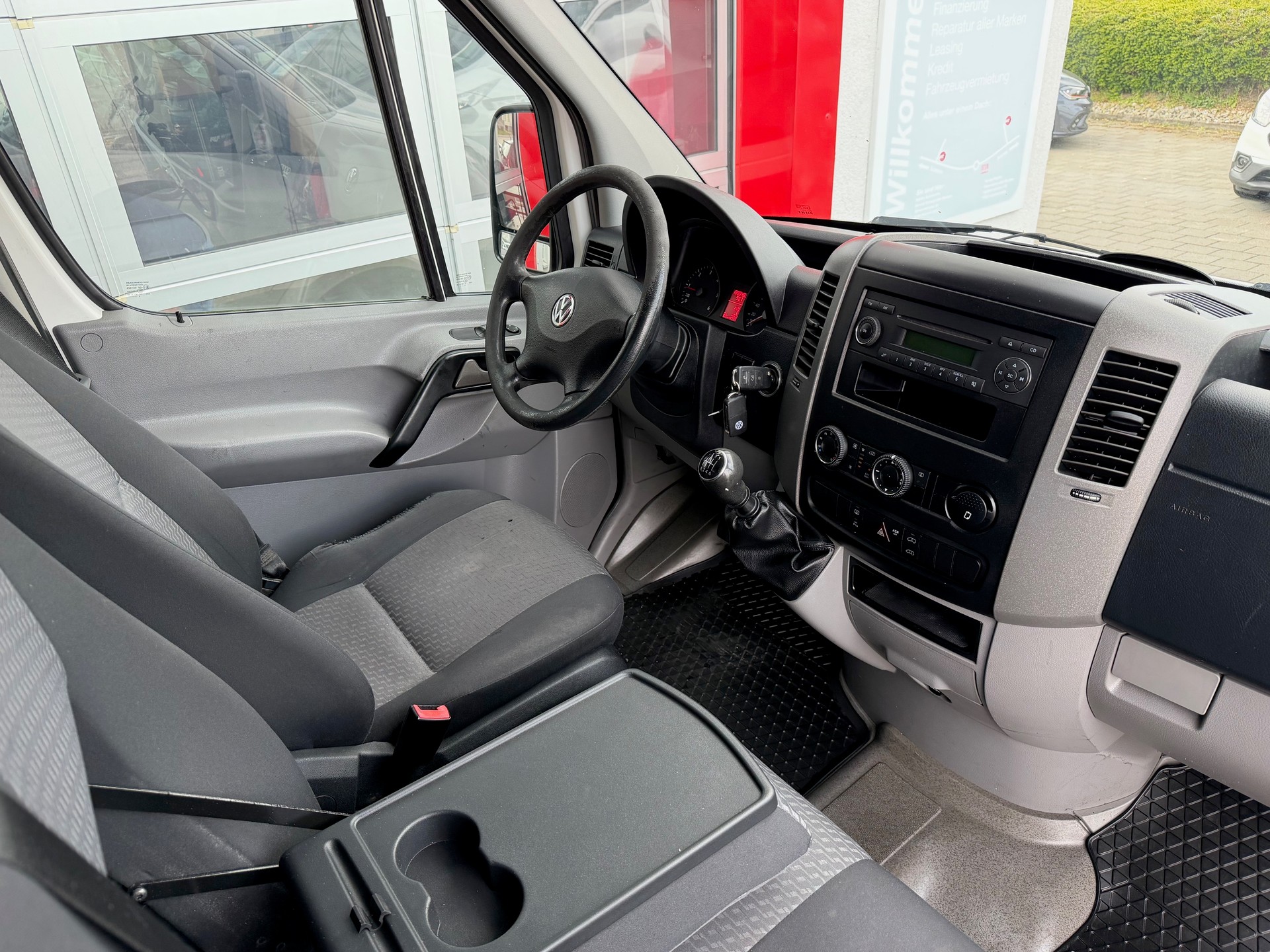 VW Crafter 35 2.0 TDI CR-image-9