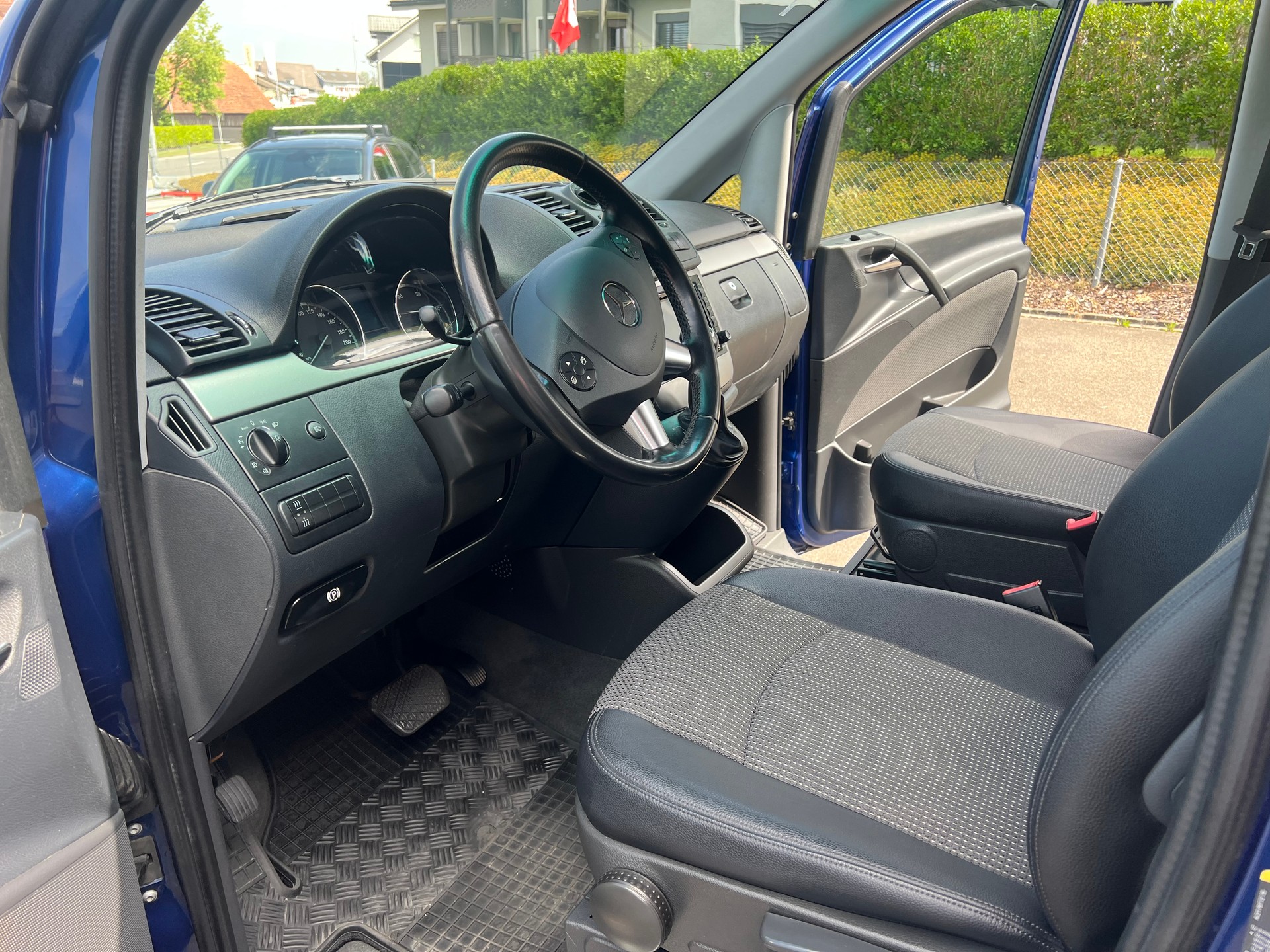 MERCEDES-BENZ Viano 2.2 CDI Blue Efficiency Ambiente L 4Matic A-image-6