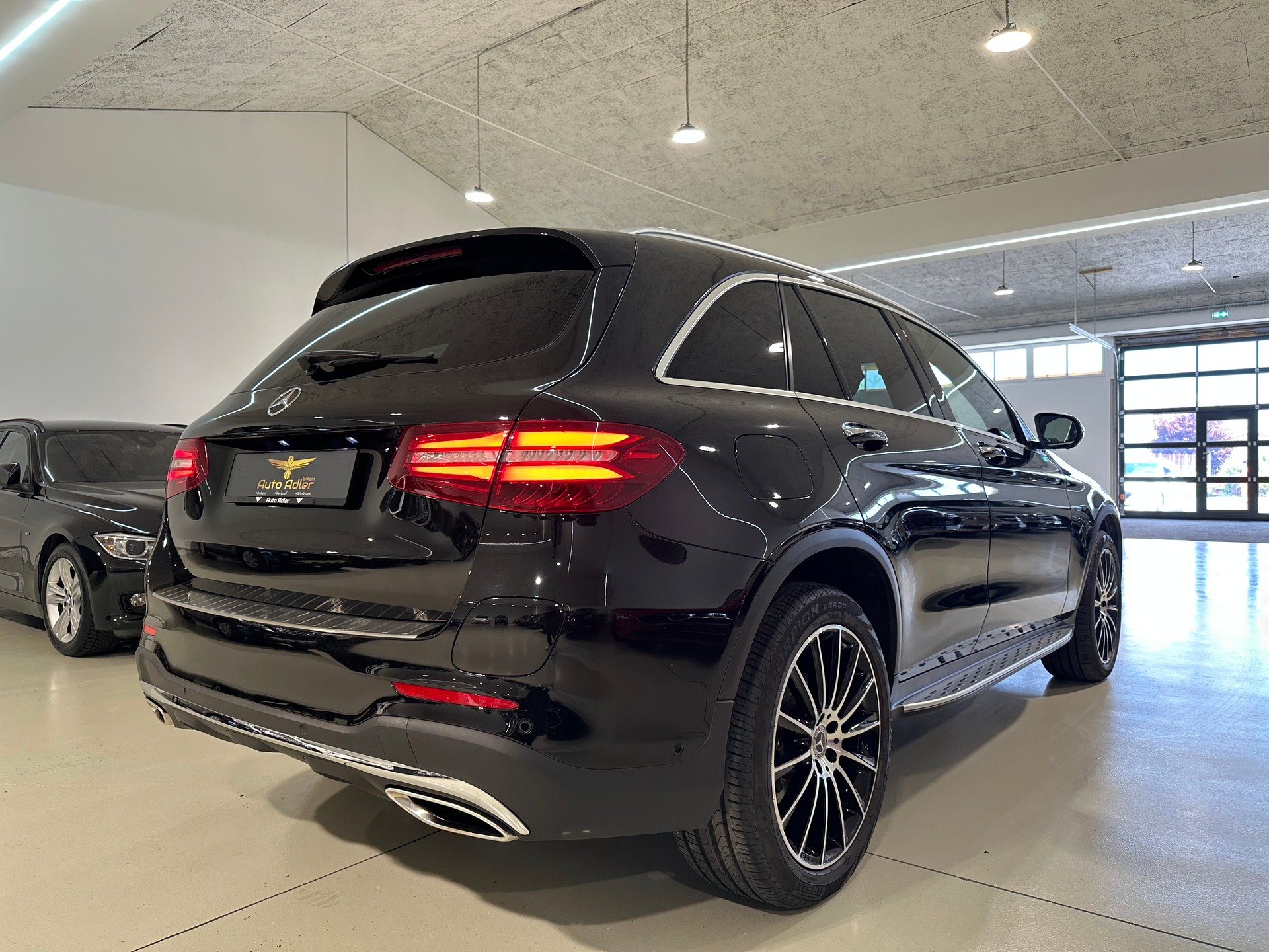 MERCEDES-BENZ GLC 350 e AMG Line 4Matic 7G-Tronic-image-10