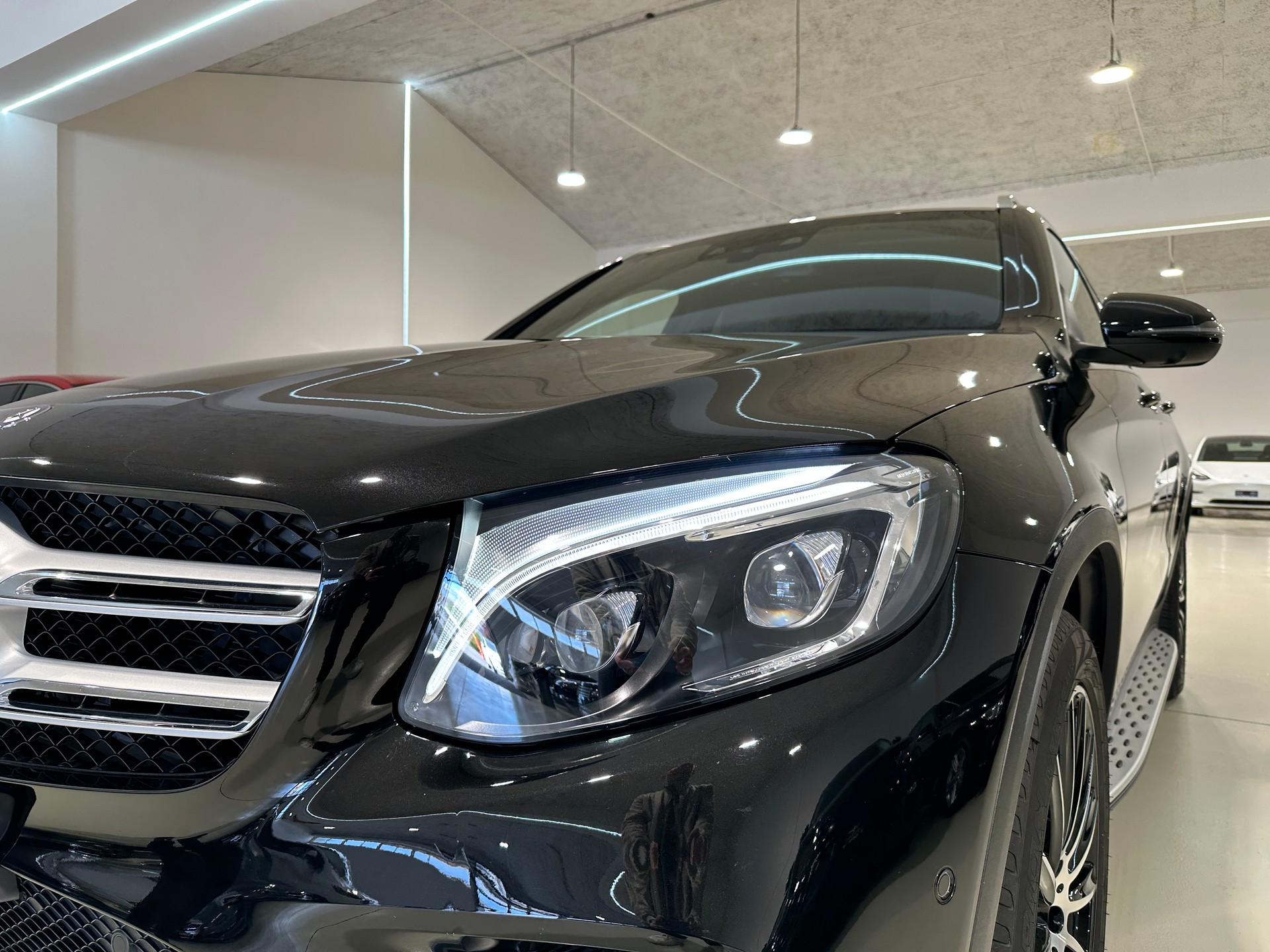 MERCEDES-BENZ GLC 350 e AMG Line 4Matic 7G-Tronic-image-3