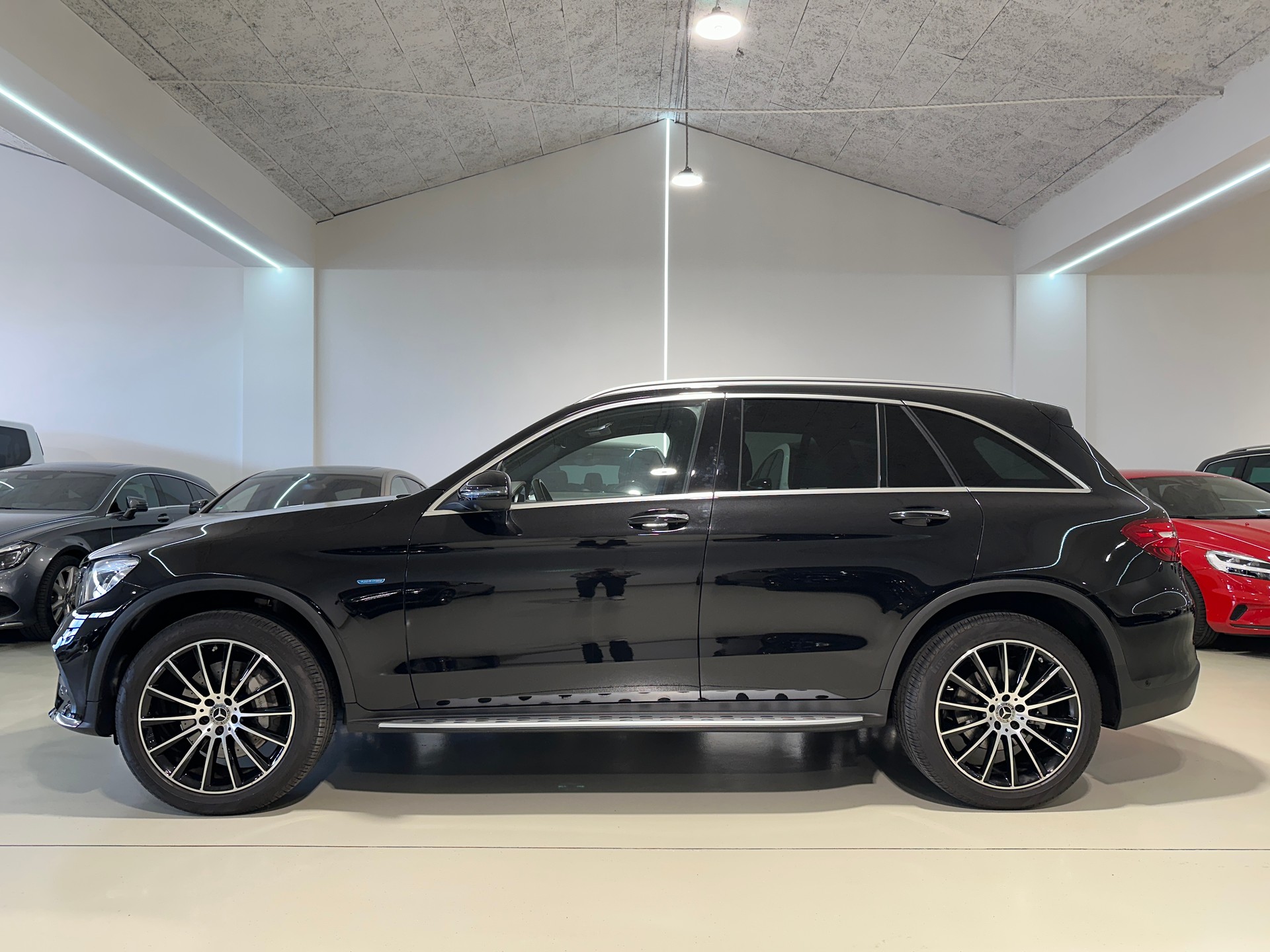 MERCEDES-BENZ GLC 350 e AMG Line 4Matic 7G-Tronic-image-5