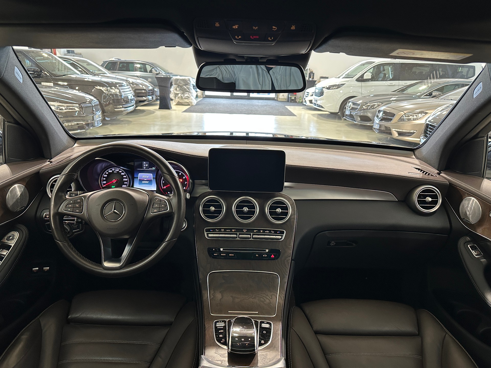 MERCEDES-BENZ GLC 350 e AMG Line 4Matic 7G-Tronic-image-16