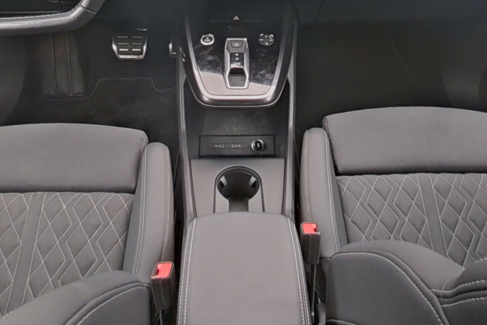 AUDI Q4 Sportback e-tron 50 quattro-image-9