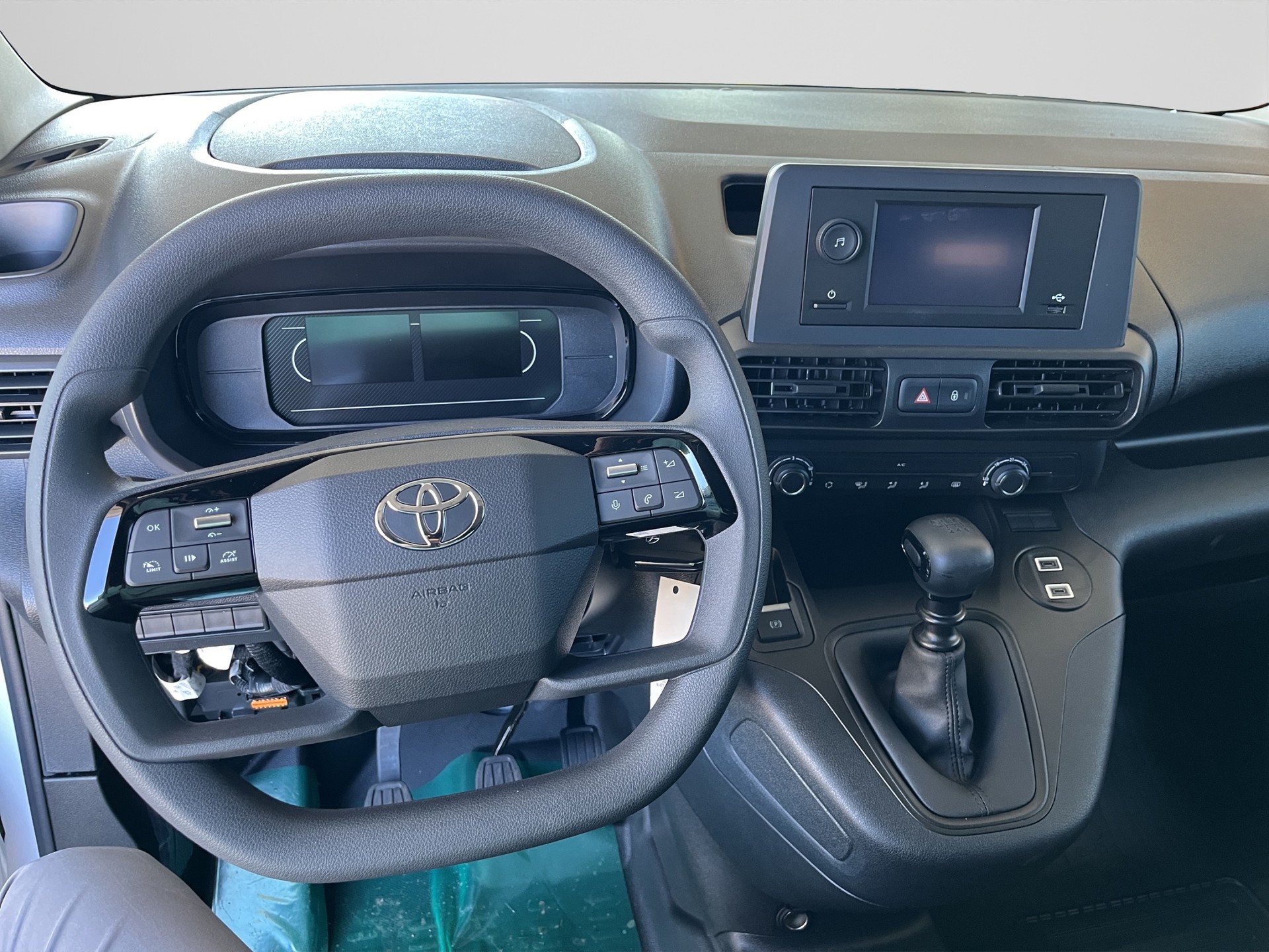 TOYOTA PROACE CITY van L1 1.2 Active-image-9