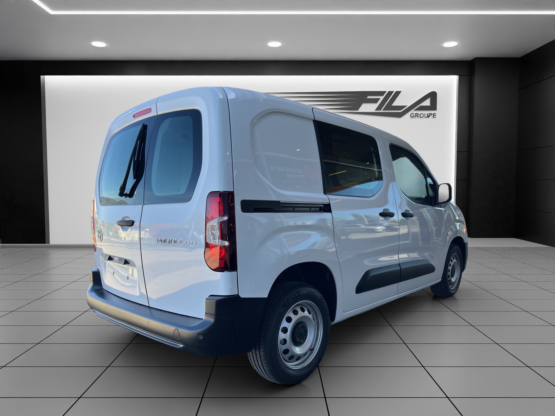 TOYOTA PROACE CITY van L1 1.2 Active-image-5