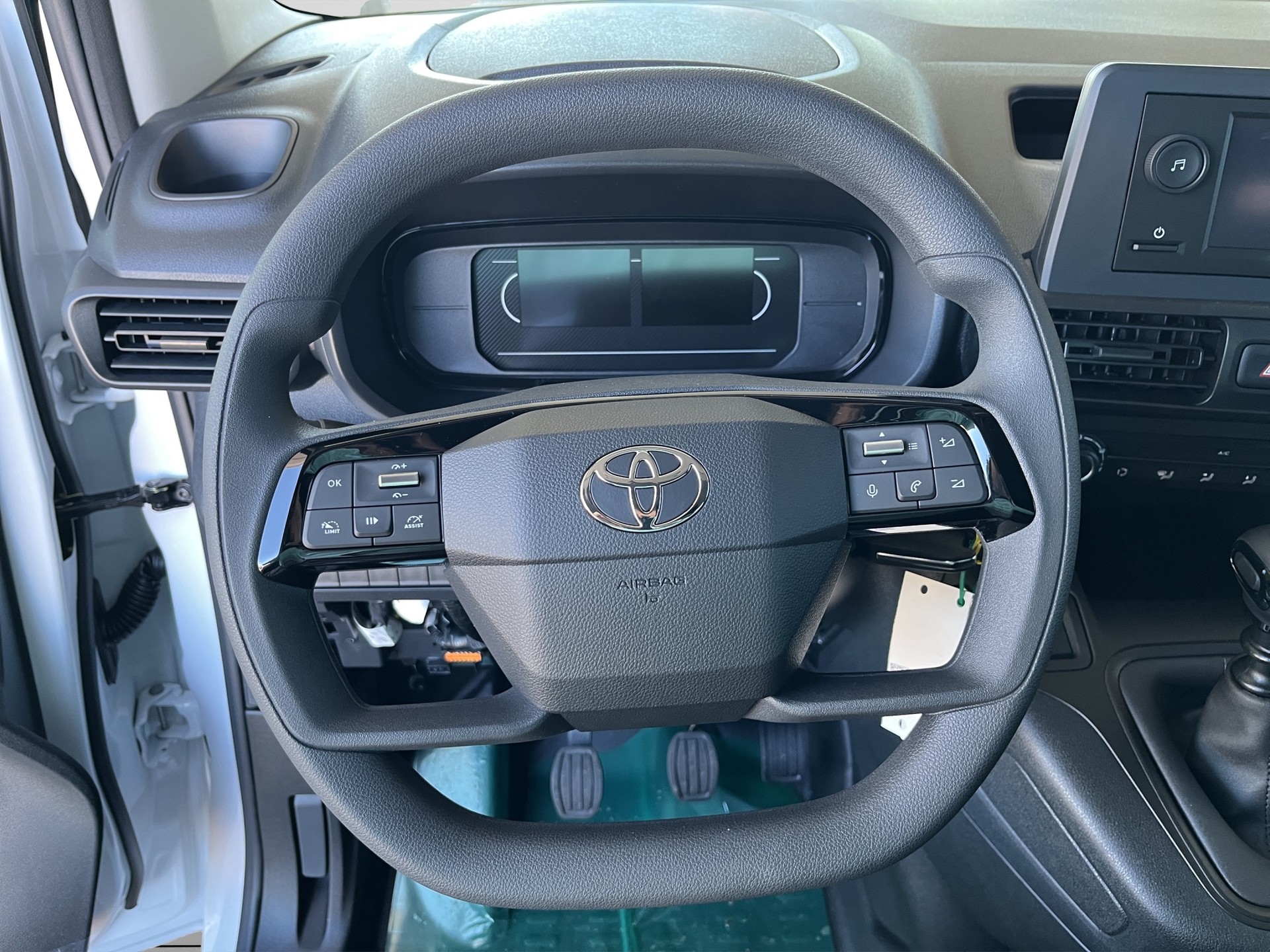 TOYOTA PROACE CITY van L1 1.2 Active-image-8