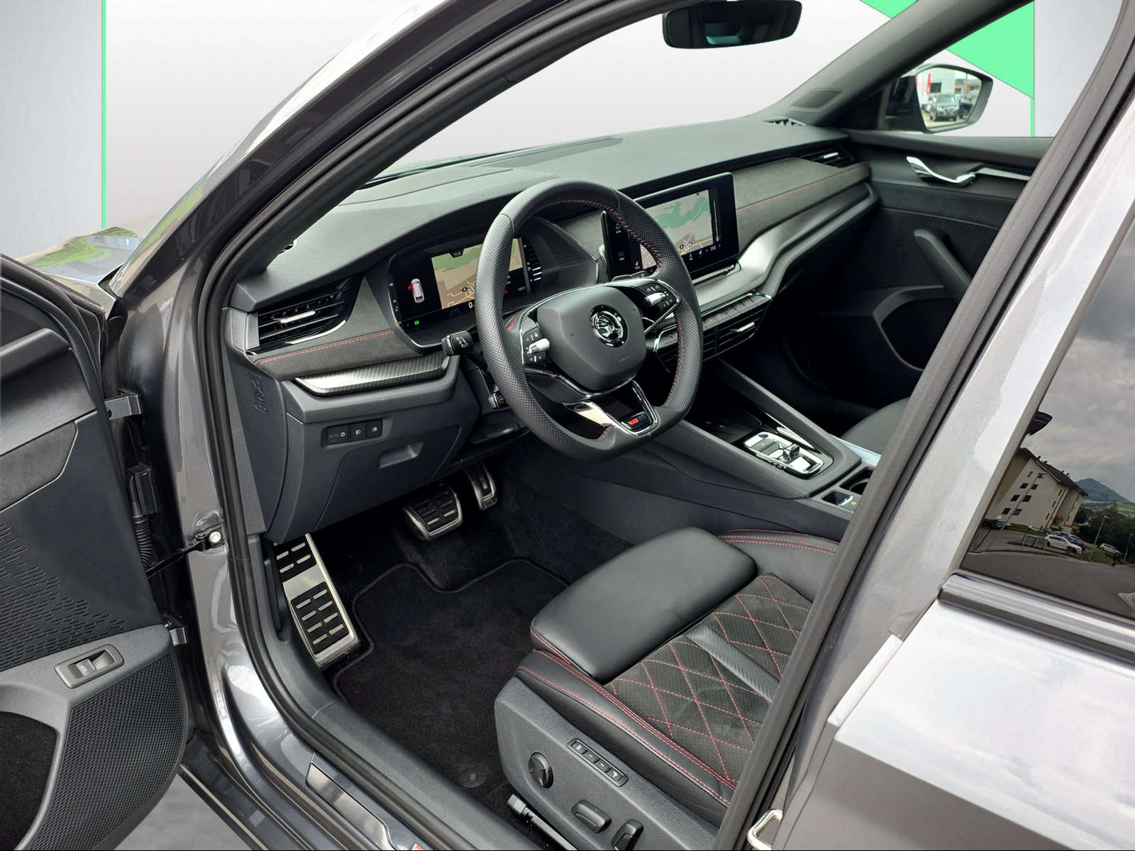 SKODA Octavia Combi 2.0 TSI DSG RS-image-5