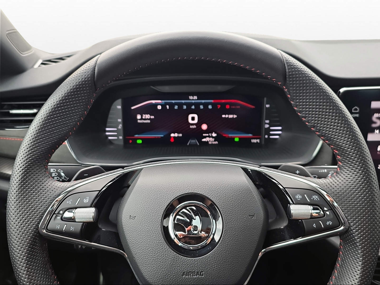 SKODA Octavia Combi 2.0 TSI DSG RS-image-4