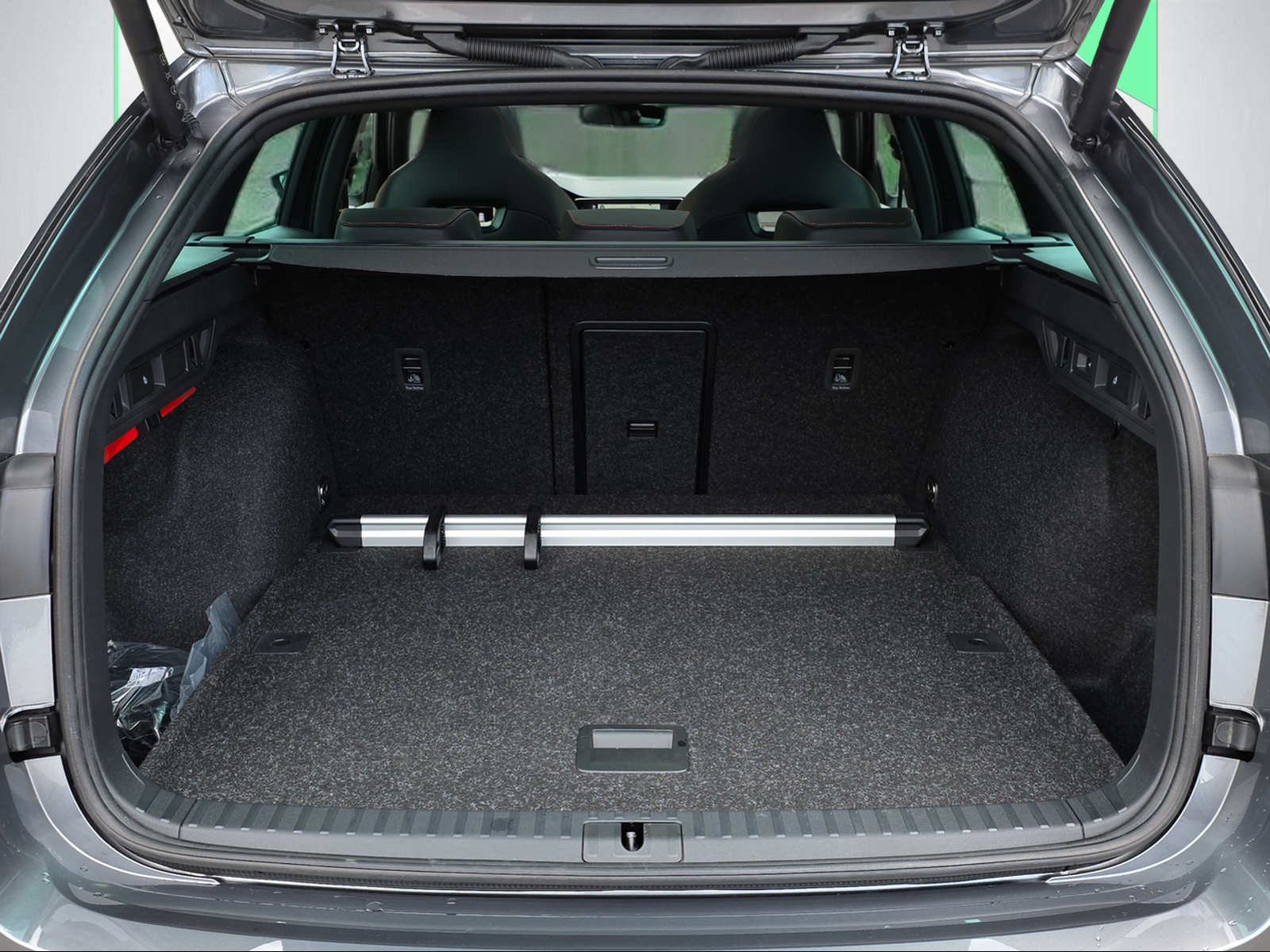 SKODA Octavia Combi 2.0 TSI DSG RS-image-11