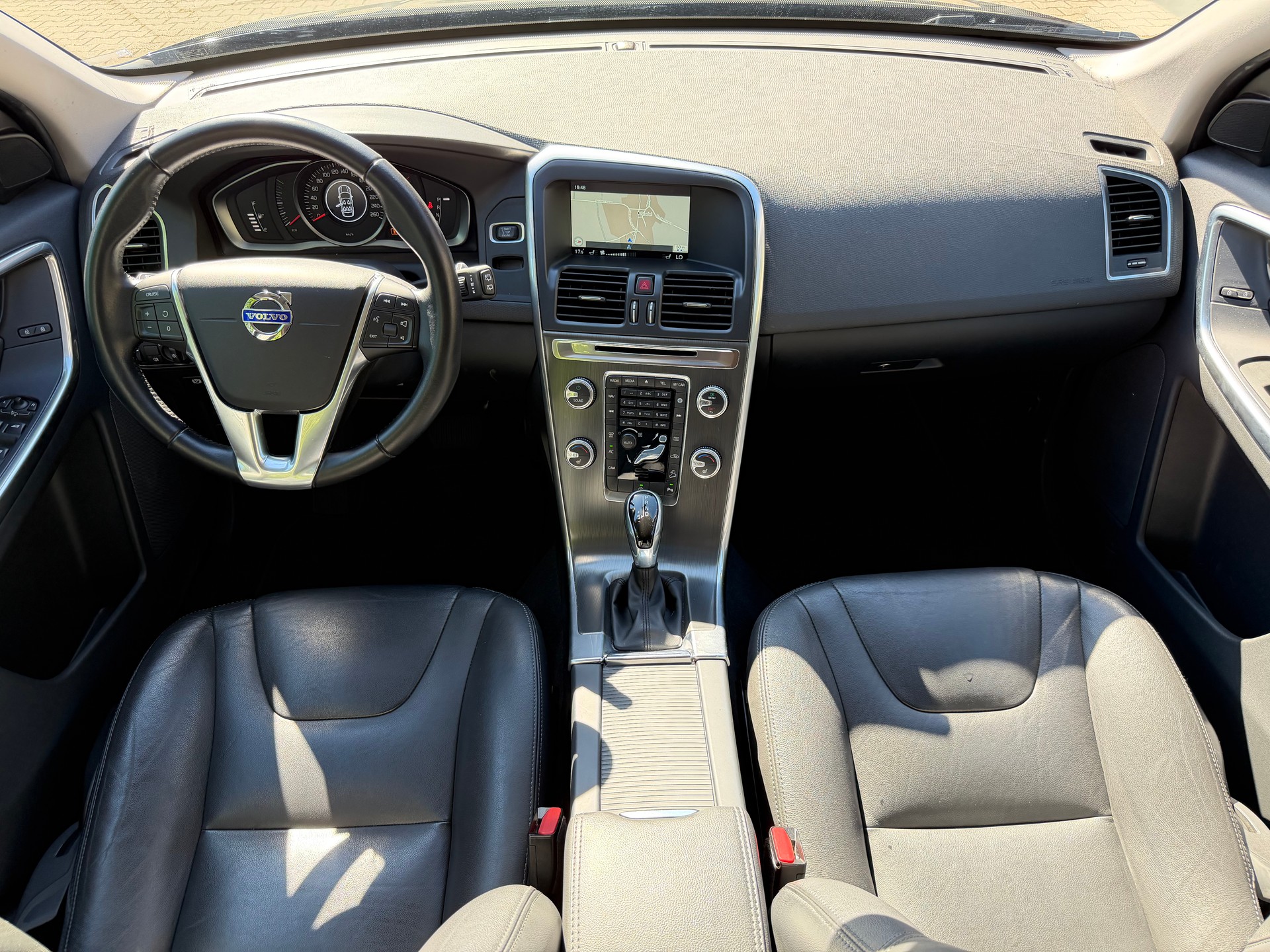 VOLVO XC60 D4 AWD Momentum Geartronic-image-7